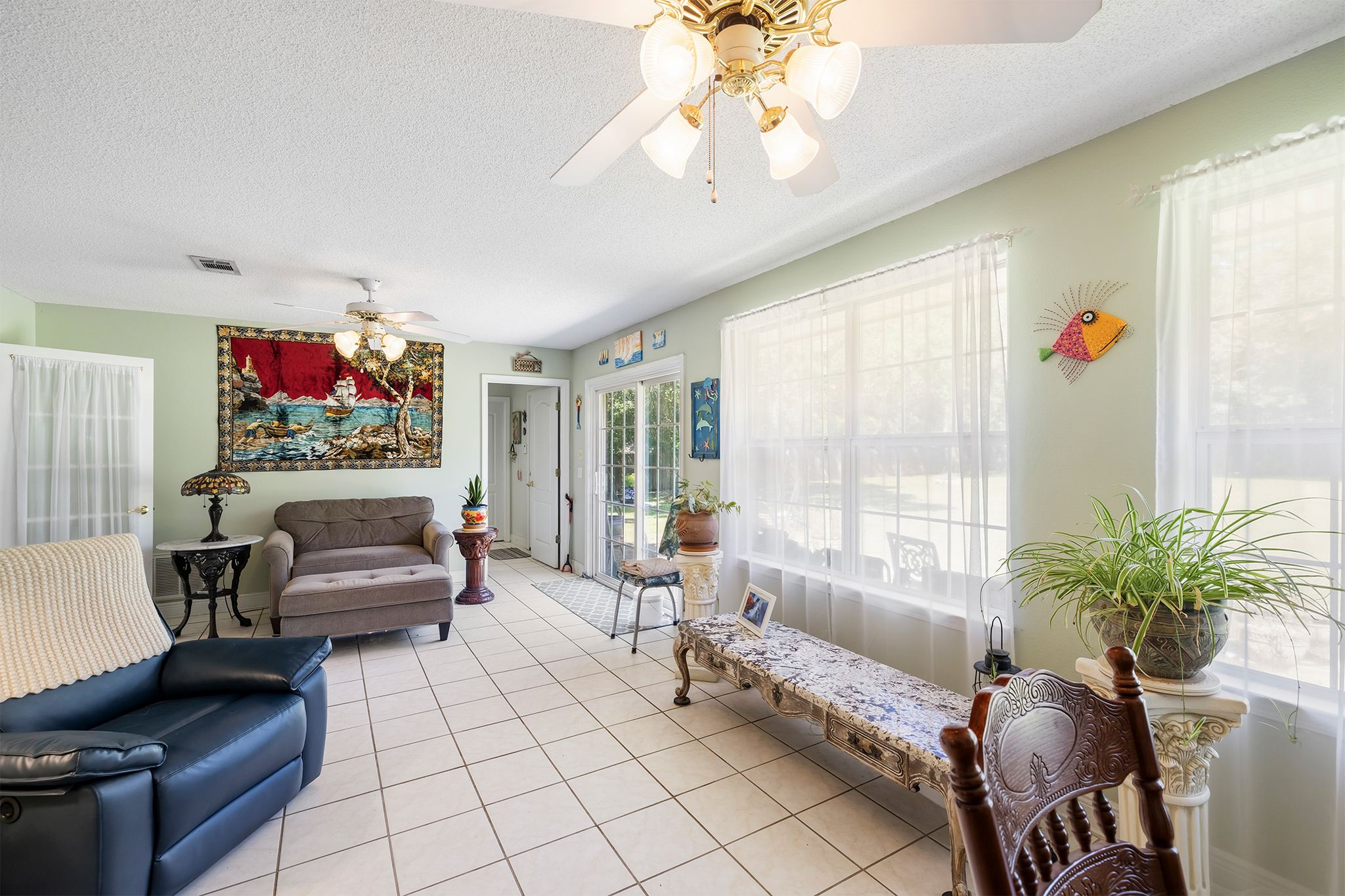  Move-In Ready Home on Nearly an Acre - 物件實景