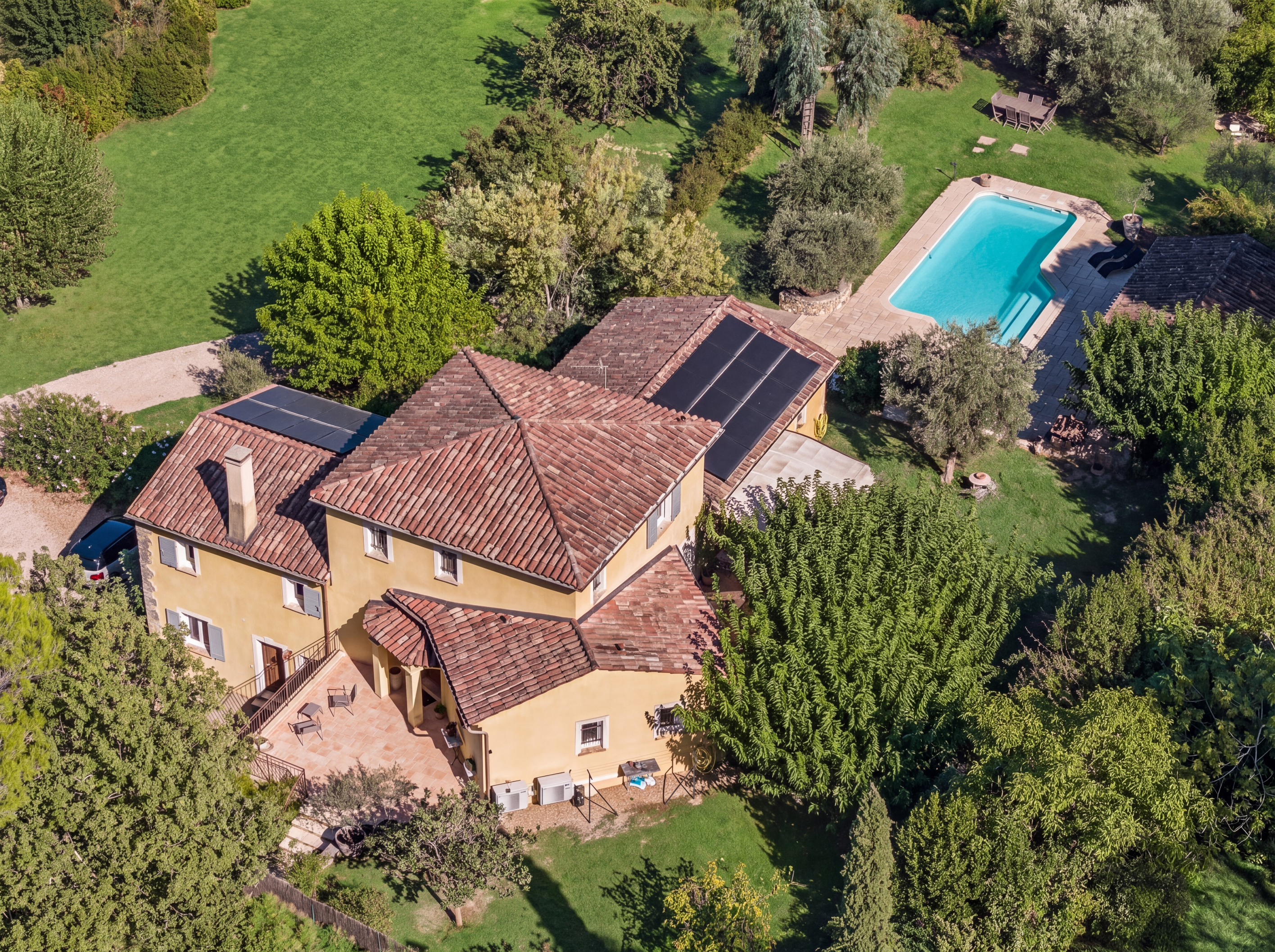  Fayence, 260 sqm Provençal villa with pool, independent studio and 3,800 sqm gr… - 物件實景
