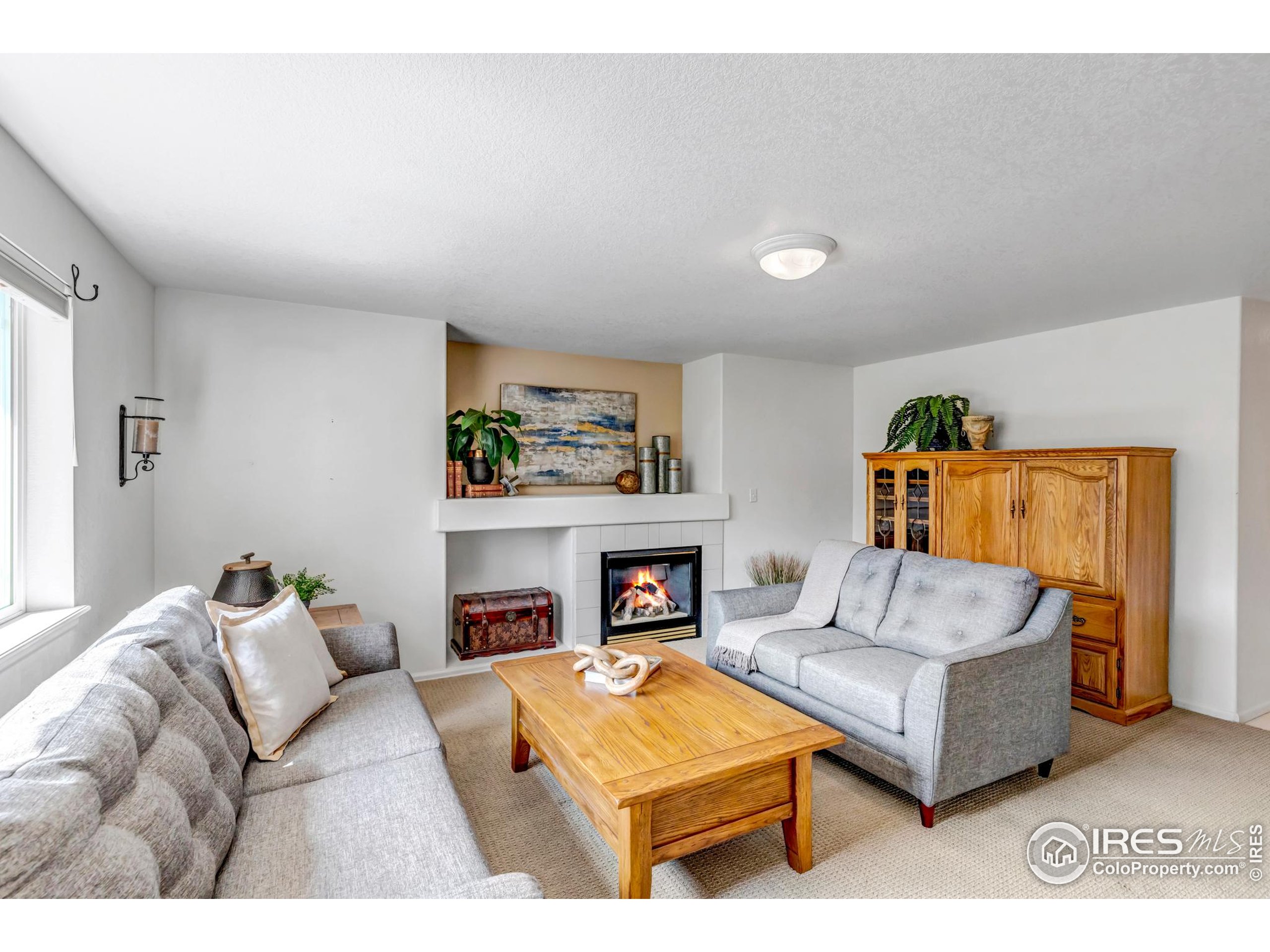 Longmont, Colorado, 80504, United States, 4 Bedrooms Bedrooms, ,3 BathroomsBathrooms,Residential,For Sale,1895647