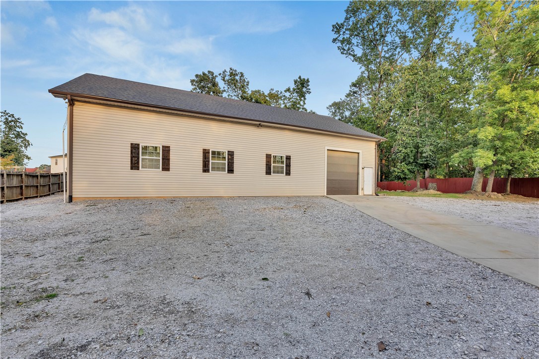 Greenville, South Carolina, 29607, United States, 5 Bedrooms Bedrooms, ,4 BathroomsBathrooms,Residential,For Sale,1947987
