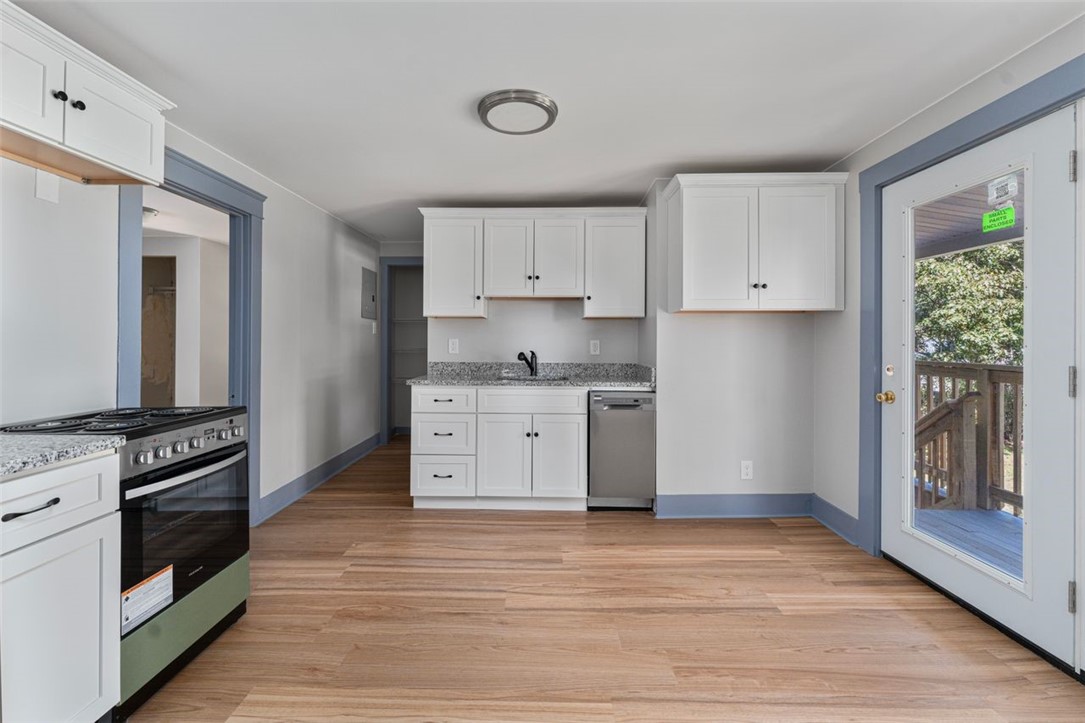 Warwick, Rhode Island, 02889, United States, 4 Bedrooms Bedrooms, ,2 BathroomsBathrooms,Residential,For Sale,1988287