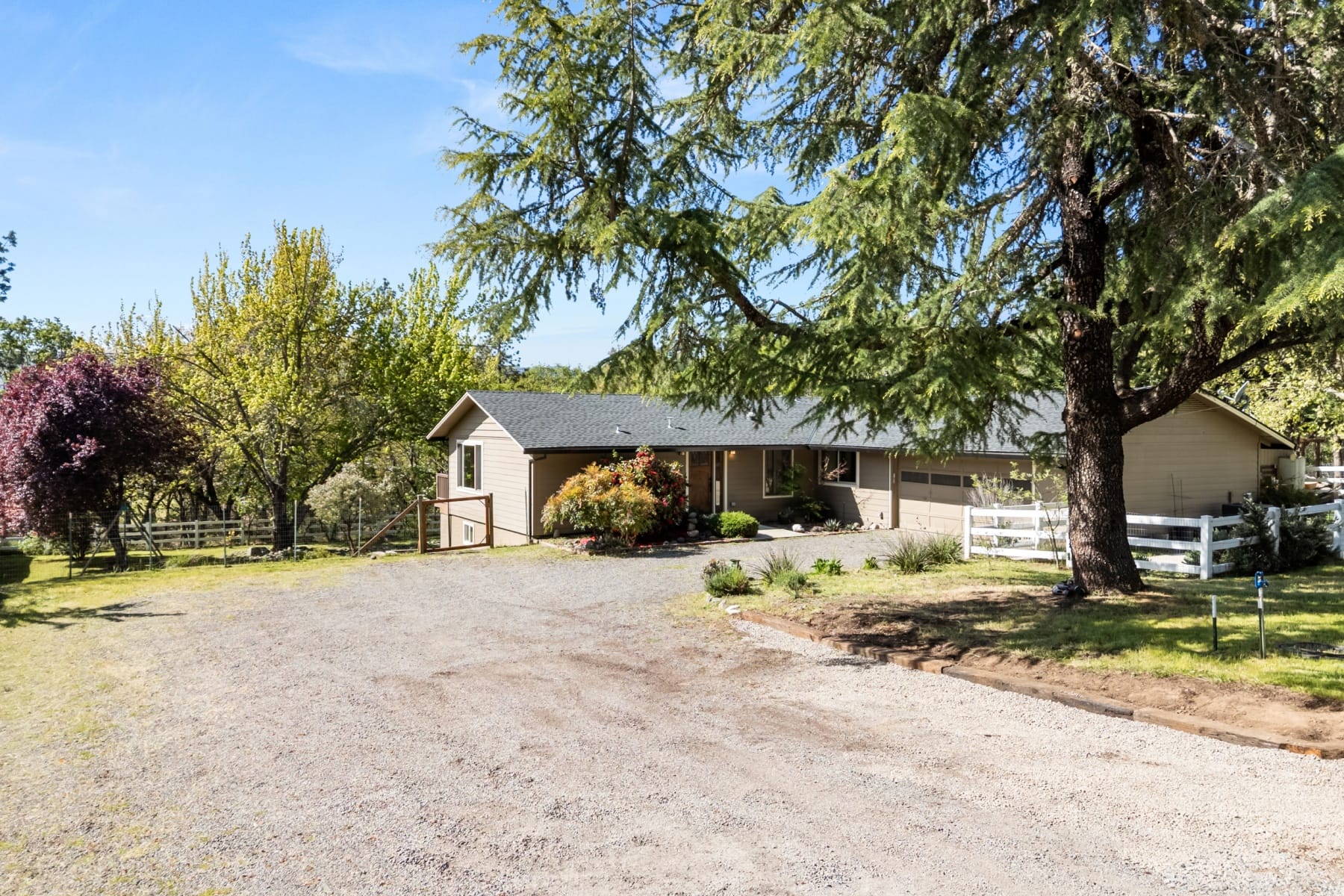  3583 Ross Lane Central Point, OR 97502 - 物件實景