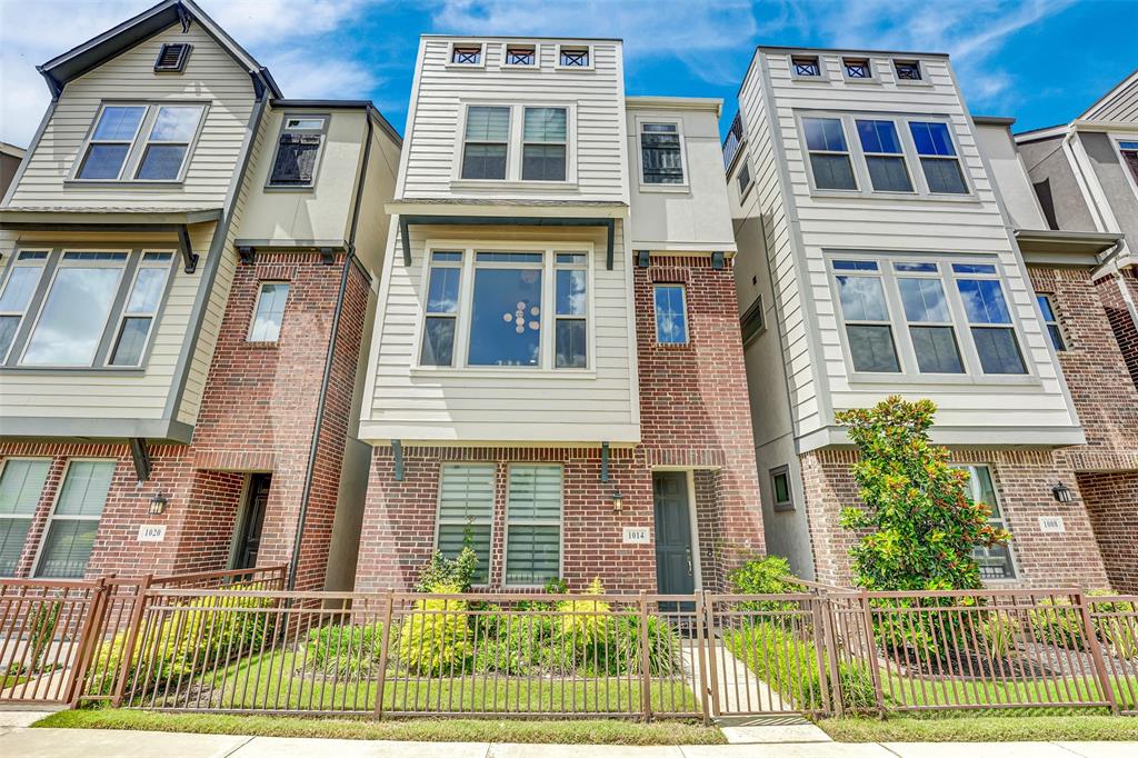 Dallas, Texas, 75212, United States, 3 Bedrooms Bedrooms, ,4 BathroomsBathrooms,Residential,For Sale,1897379