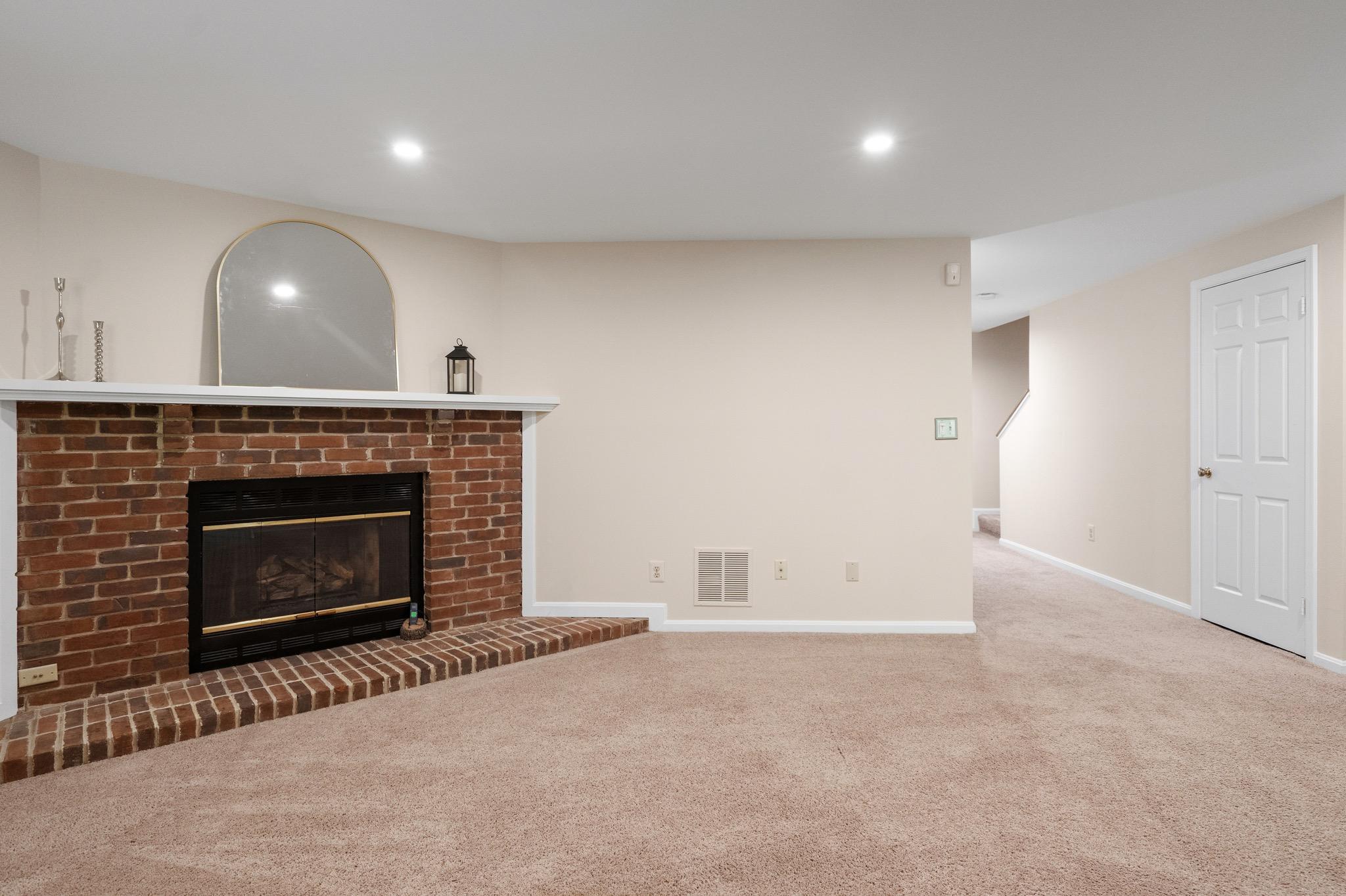  8943 Park Forest Drive, Springfield, VA, 22152 - 物件實景