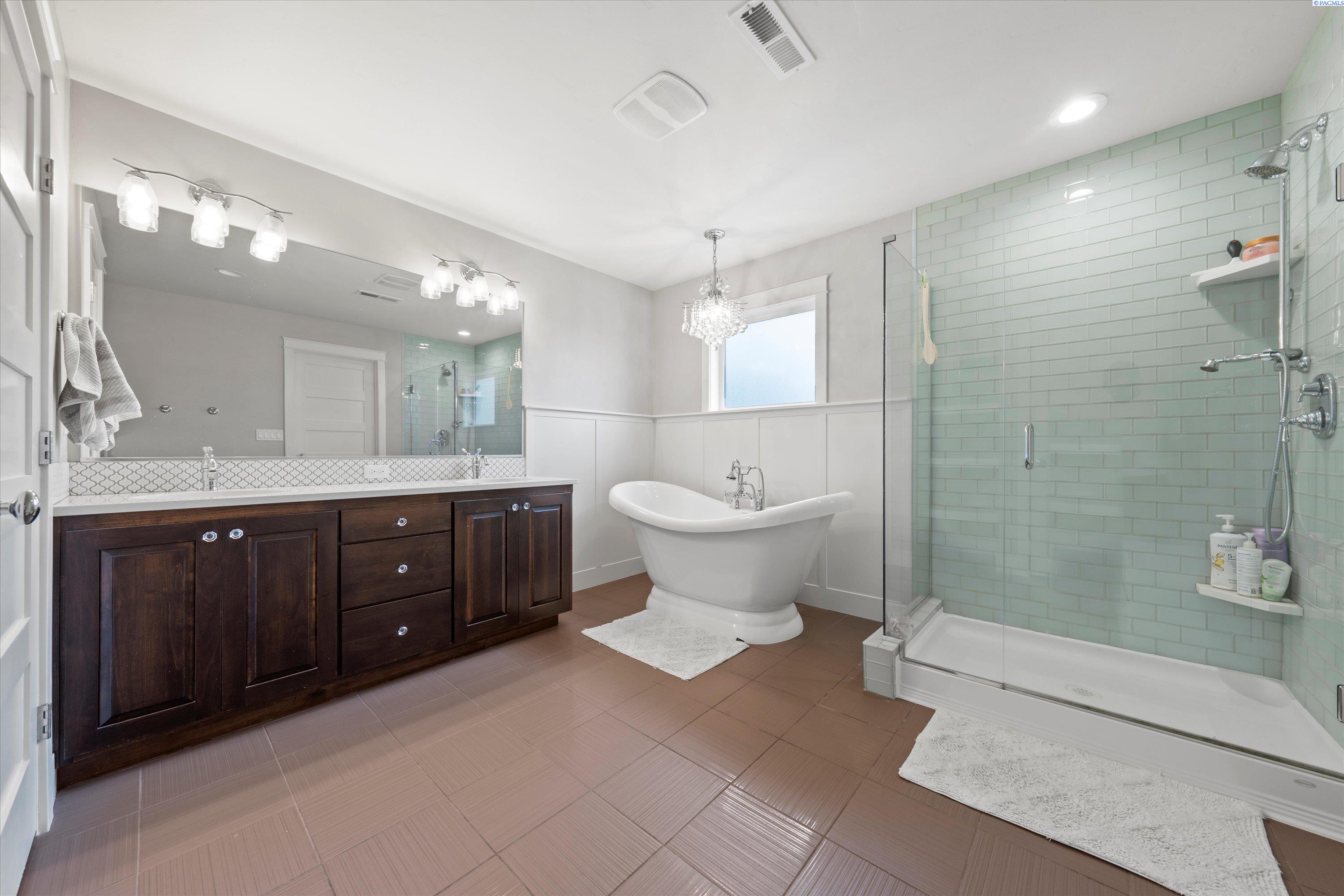 Richland, Washington, 99352, United States, 5 Bedrooms Bedrooms, ,3 BathroomsBathrooms,Residential,For Sale,1987518