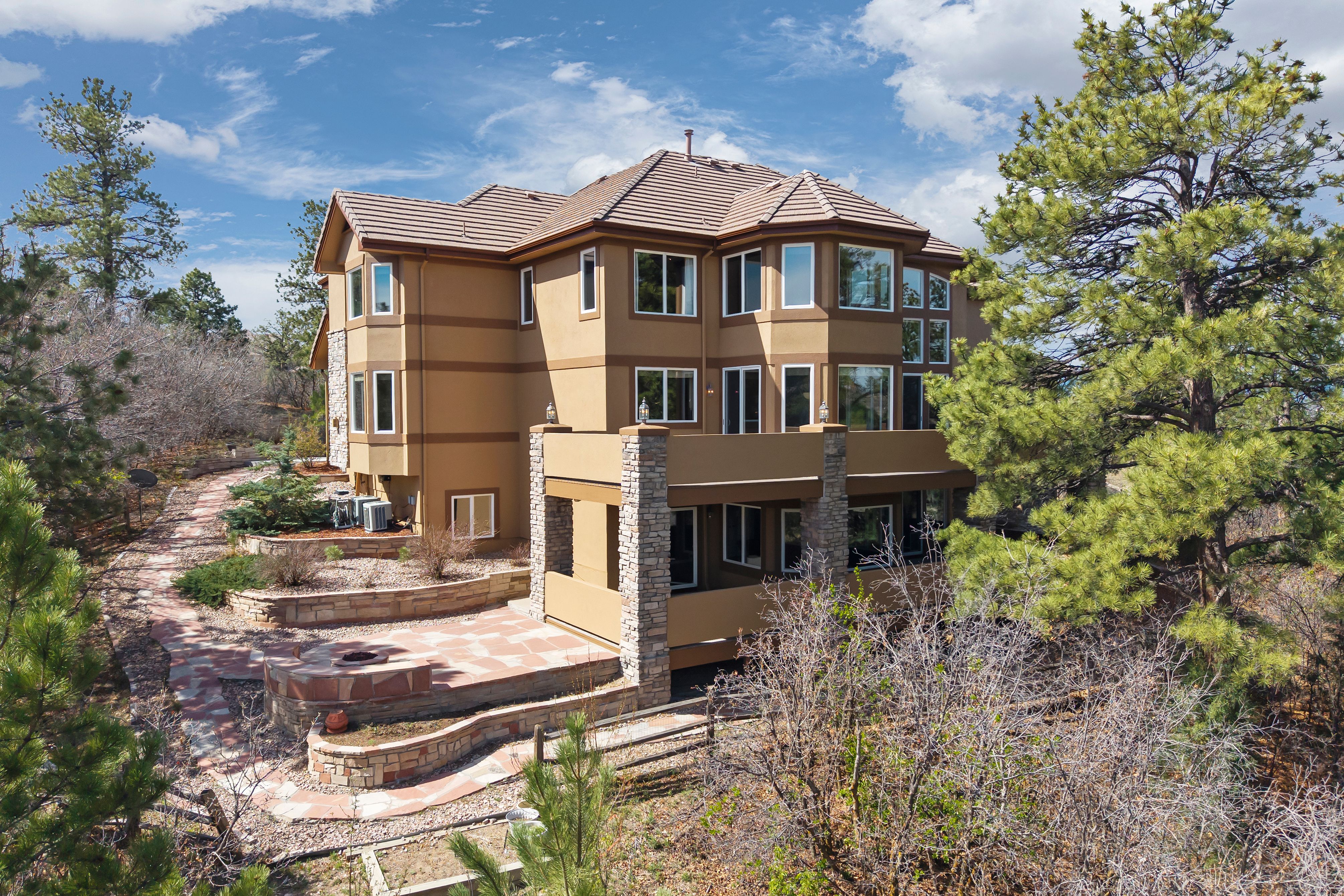 Located on a private 1-acre home site - 物件實景