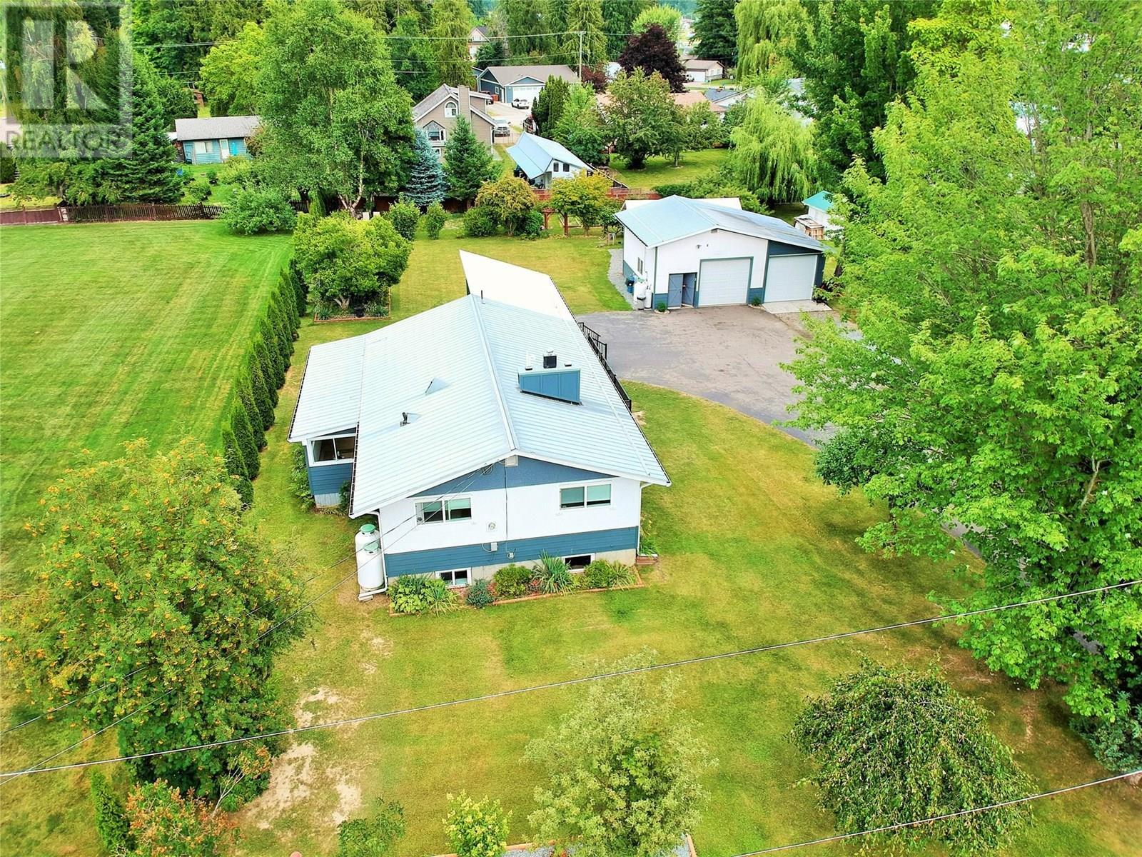 SICAMOUS, British Columbia, V0E 2V4, CA, 3 Bedrooms Bedrooms, ,2 BathroomsBathrooms,Residential,For Sale,1903862