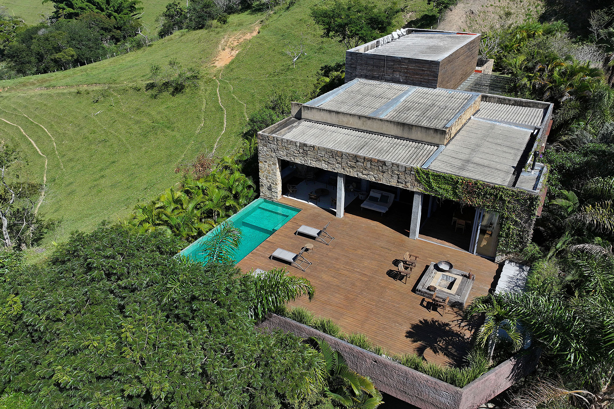  Contemporary estate immersed in nature with panoramic lake views - 物件實景