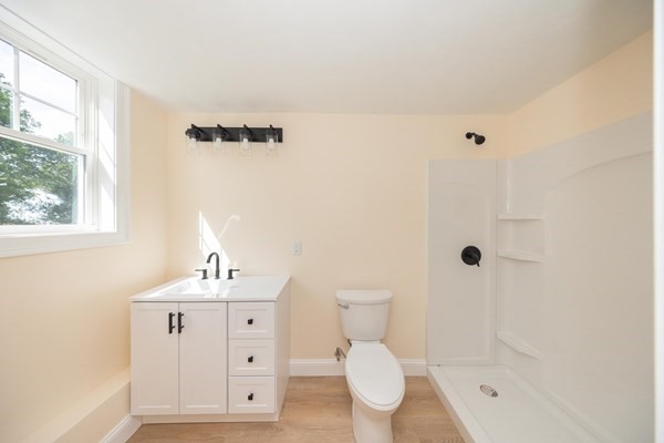 Worcester, Massachusetts, 01604, United States, 3 Bedrooms Bedrooms, ,3 BathroomsBathrooms,Residential,For Sale,1921245