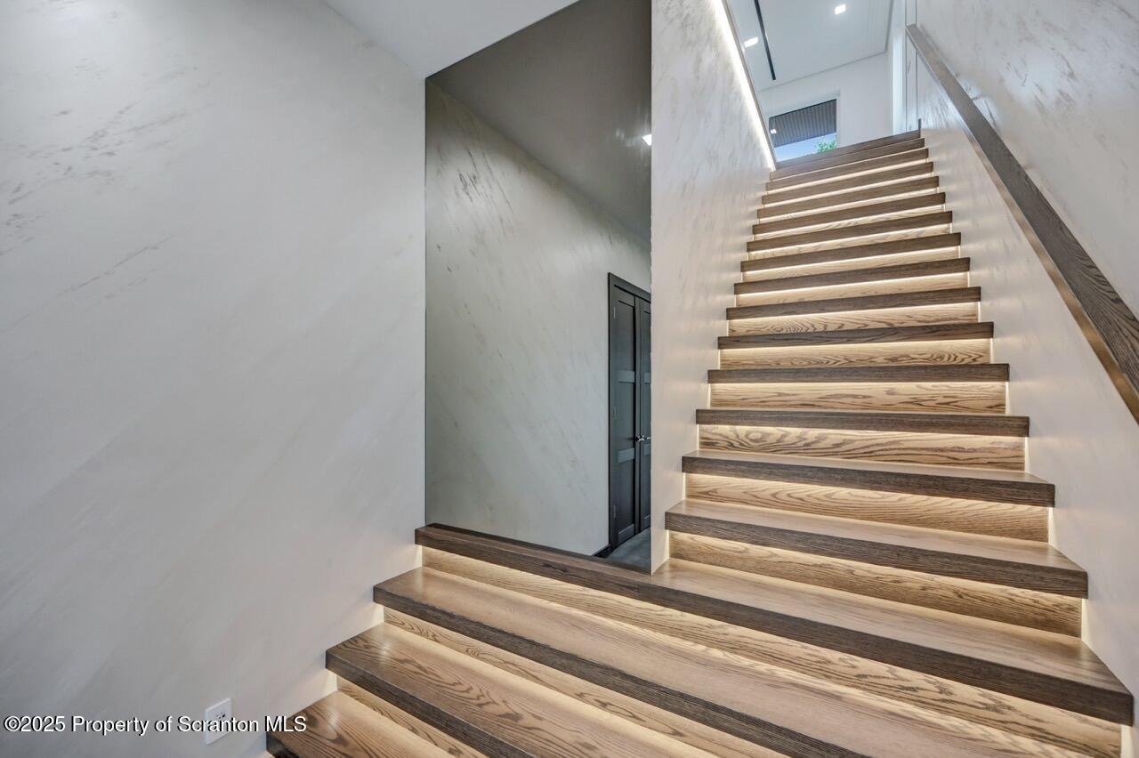 Bear Creek, Pennsylvania, 18602, United States, 4 Bedrooms Bedrooms, ,3 BathroomsBathrooms,Residential,For Sale,2002172