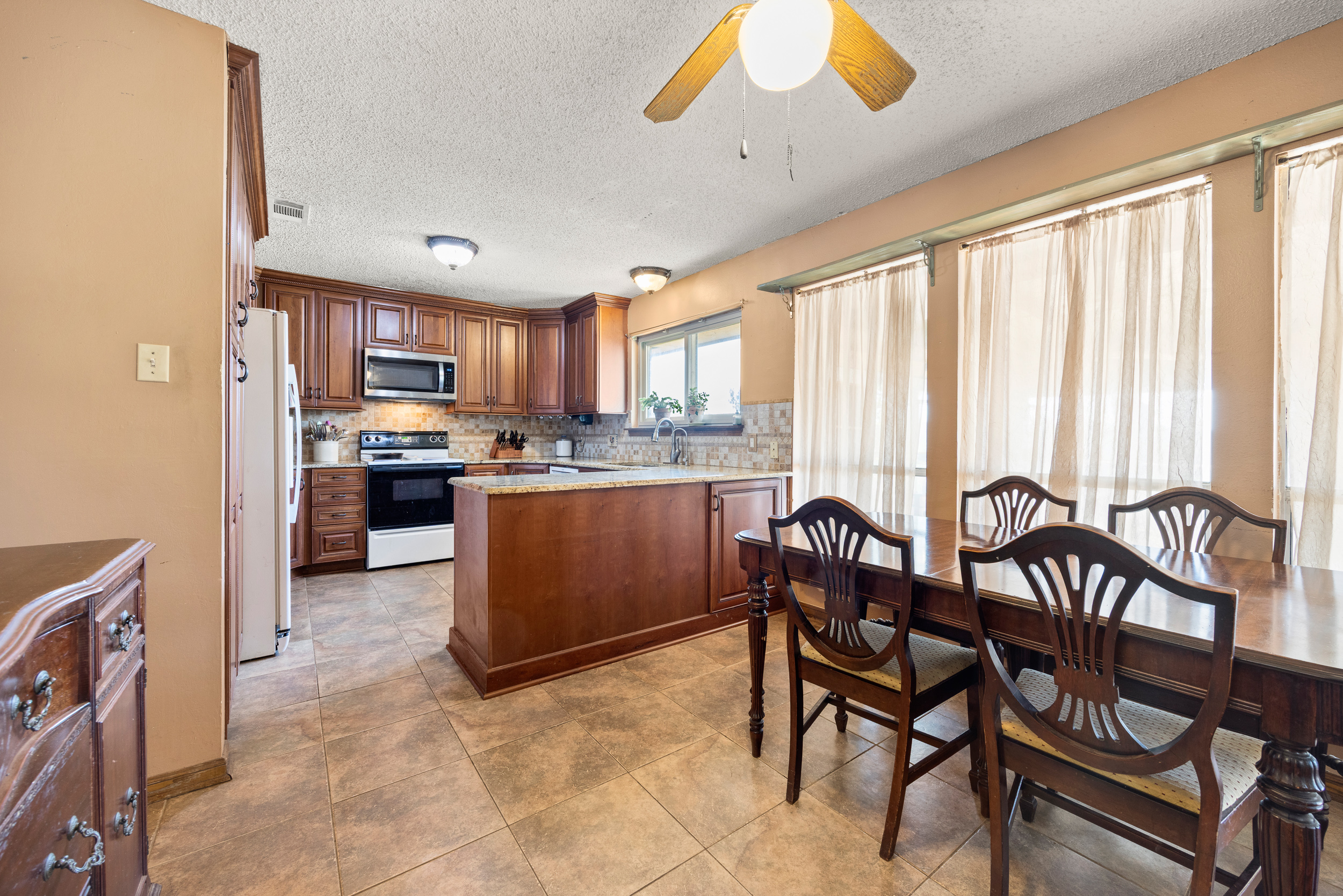 Dripping Springs, Texas, 78620, United States, 4 Bedrooms Bedrooms, ,2 BathroomsBathrooms,Residential,For Sale,1974177