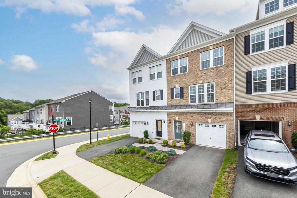 Haymarket, Virginia, 20169, United States, 3 Bedrooms Bedrooms, ,4 BathroomsBathrooms,Residential,For Sale,1904244