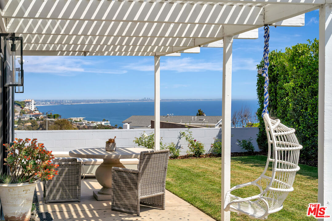 Malibu, California, 90265, United States, 4 Bedrooms Bedrooms, ,3 BathroomsBathrooms,Residential,For Sale,1925740
