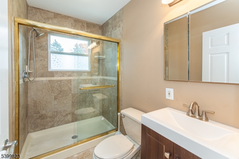 Clifton City, New Jersey, 07013, United States, 5 Bedrooms Bedrooms, ,4 BathroomsBathrooms,Residential,For Sale,2001932