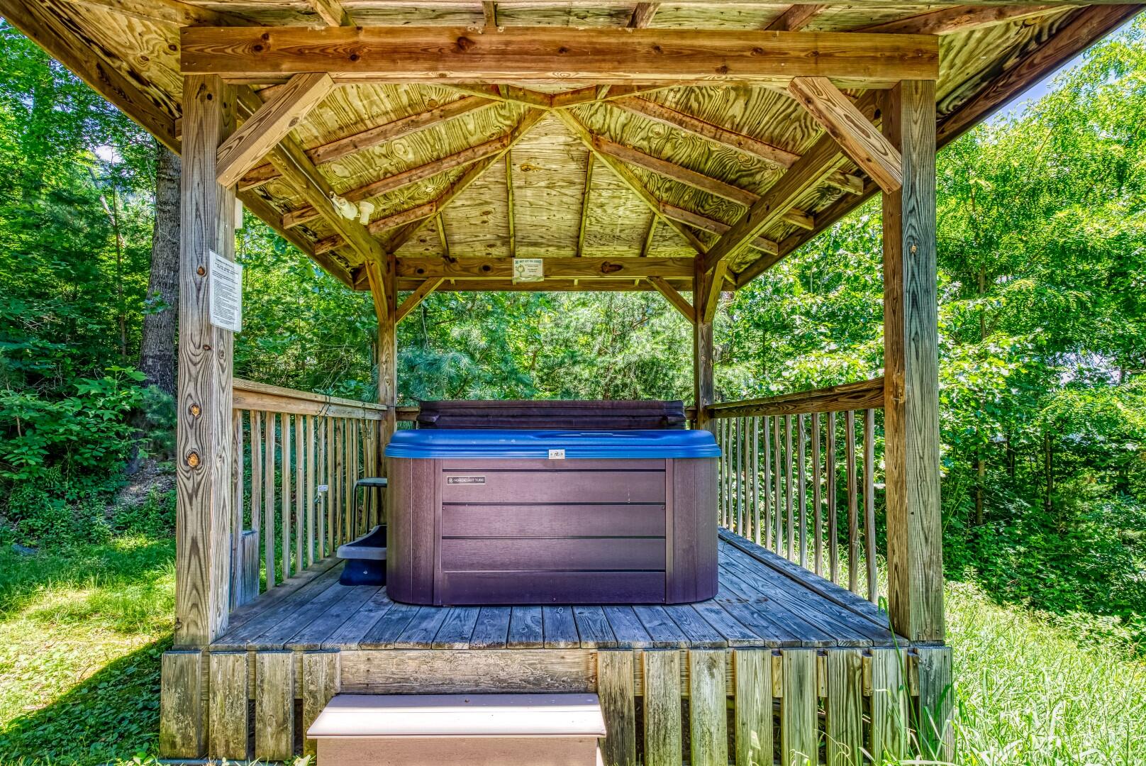 Gatlinburg, Tennessee, 37738, United States, 2 Bedrooms Bedrooms, ,3 BathroomsBathrooms,Residential,For Sale,1931589