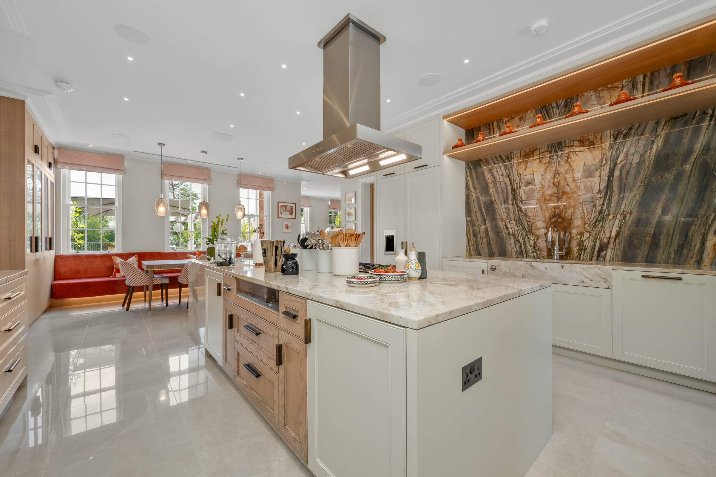  A Newly Refurbished House with Far-Reaching Views in St George’s Hill - 物件實景
