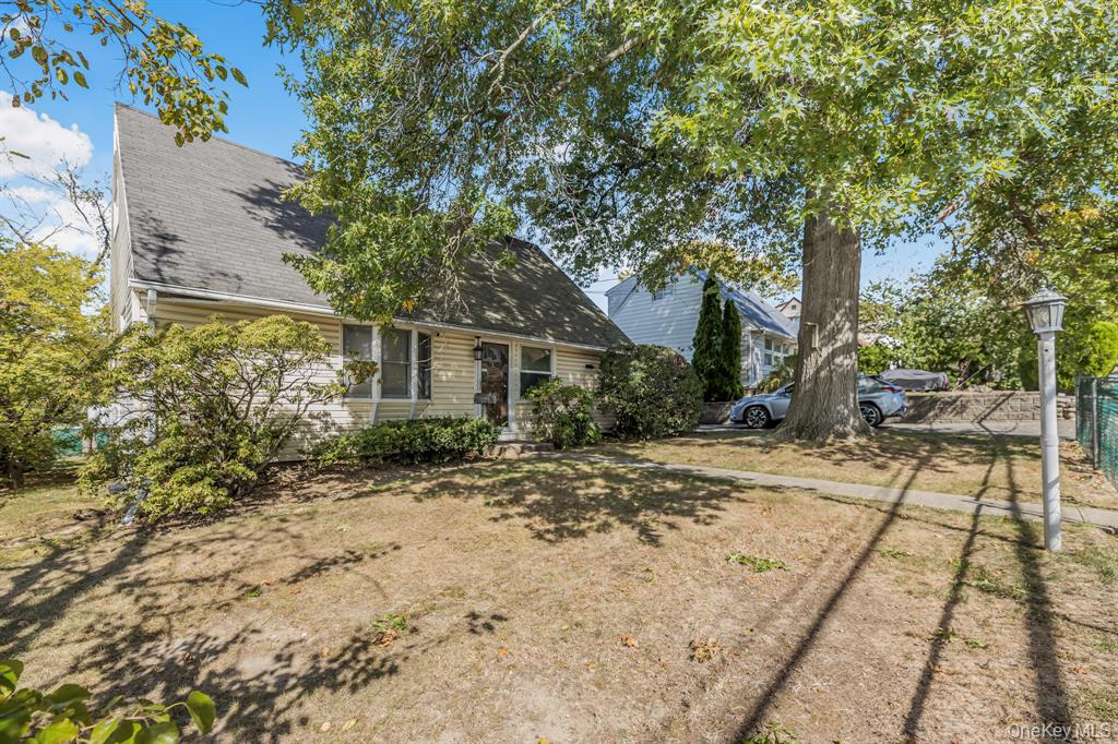 Yonkers, New York, 10710, United States, 3 Bedrooms Bedrooms, ,1 BathroomBathrooms,Residential,For Sale,1976083