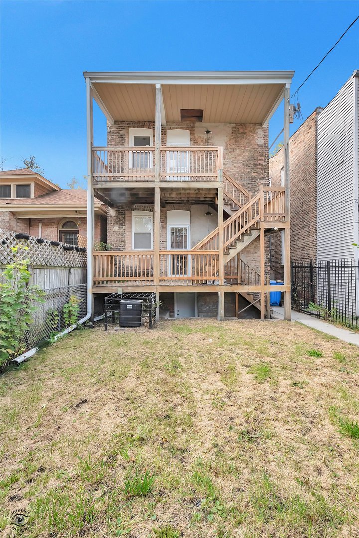 Chicago, Illinois, 60637, United States, 7 Bedrooms Bedrooms, ,3 BathroomsBathrooms,Residential,For Sale,1915108