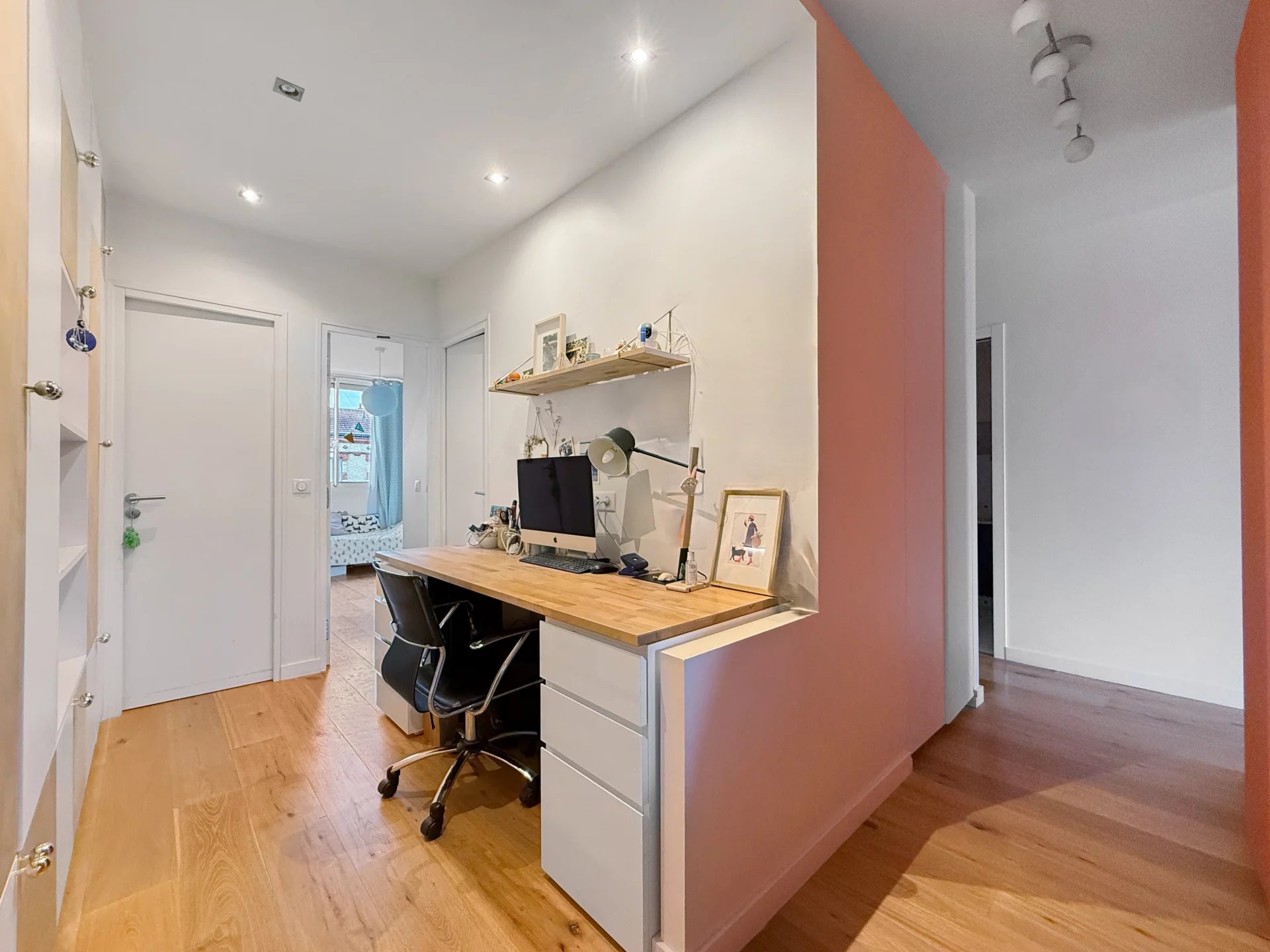 Suresnes, Île-de-France, 92150, FR, 3 Bedrooms Bedrooms, ,3 BathroomsBathrooms,Residential,For Sale,1991868