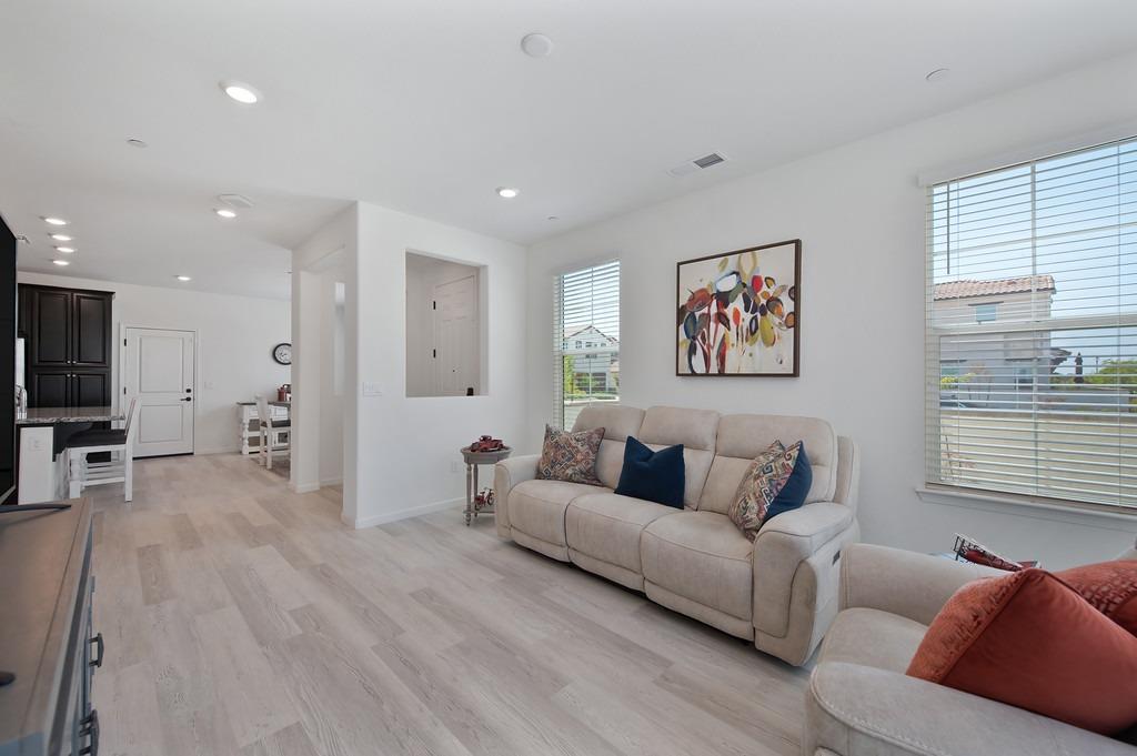 Roseville, California, 95747, United States, 3 Bedrooms Bedrooms, ,3 BathroomsBathrooms,Residential,For Sale,1795538