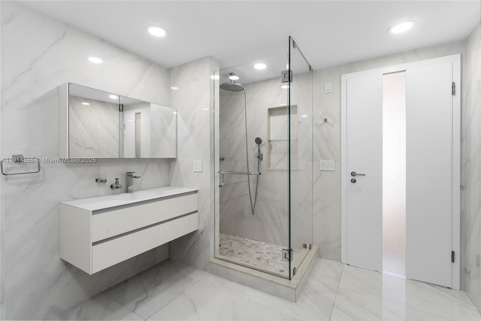 Sunny Isles Beach, Florida, 33160, United States, 6 Bedrooms Bedrooms, ,7 BathroomsBathrooms,Residential,For Sale,1993473