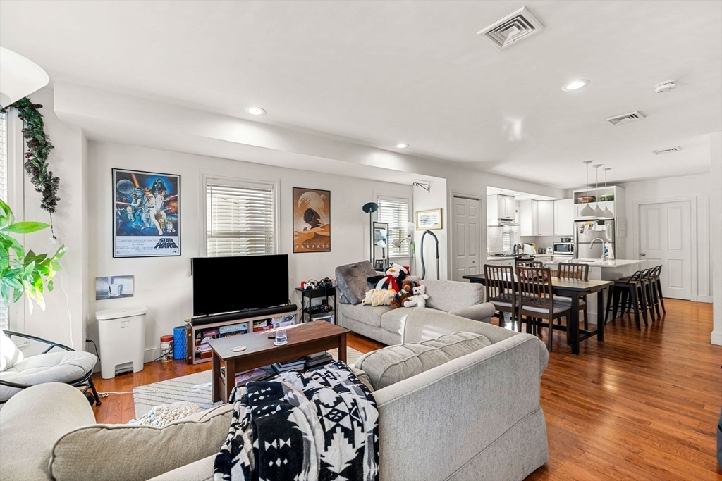 Cambridge, Massachusetts, 02141, United States, 4 Bedrooms Bedrooms, ,3 BathroomsBathrooms,Residential,For Sale,2001905