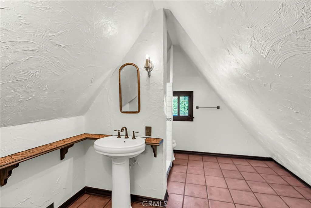 Riverside, California, 92507, United States, 4 Bedrooms Bedrooms, ,2 BathroomsBathrooms,Residential,For Sale,1999020