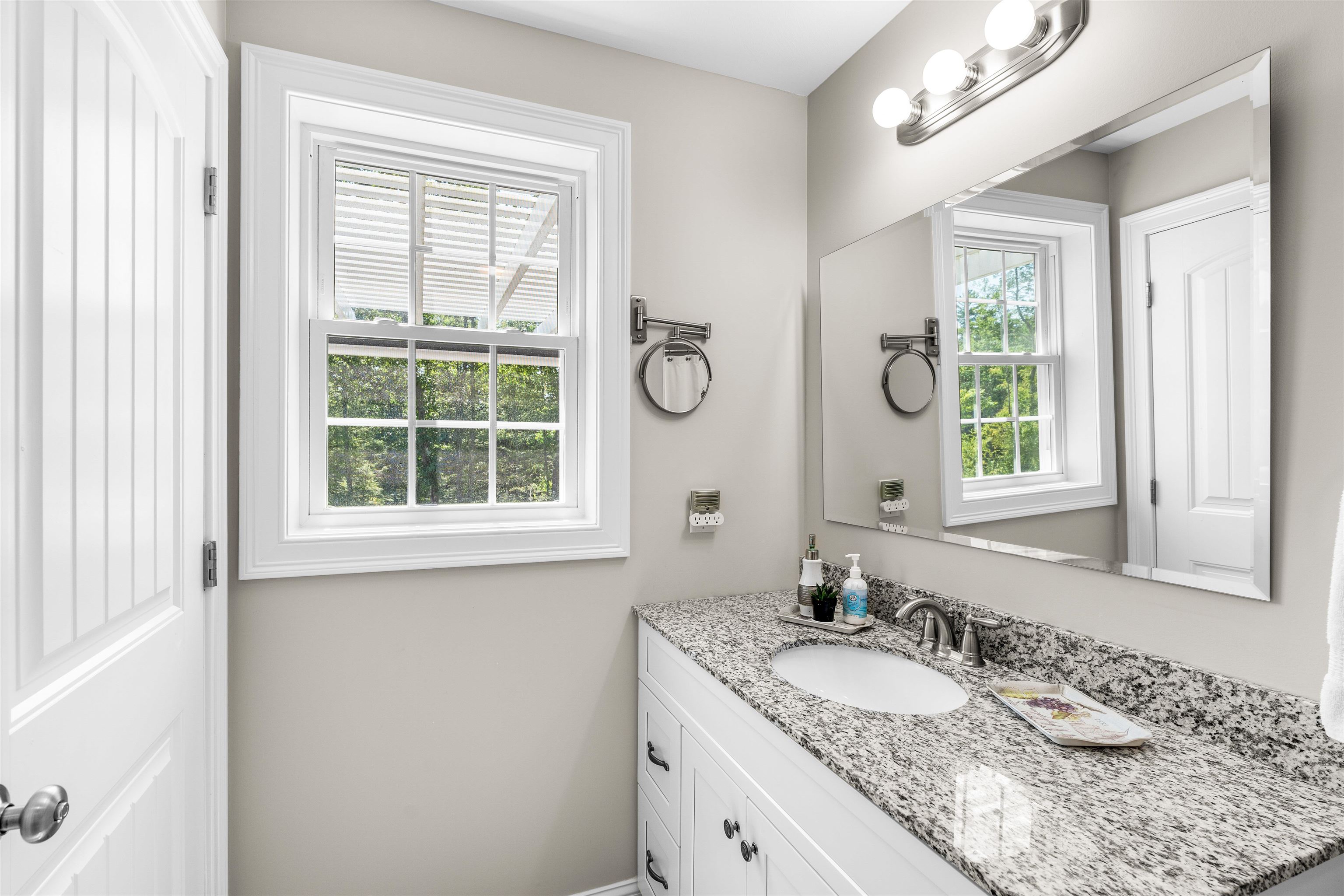 Candia, New Hampshire, 03034, United States, 2 Bedrooms Bedrooms, ,3 BathroomsBathrooms,Residential,For Sale,1918518