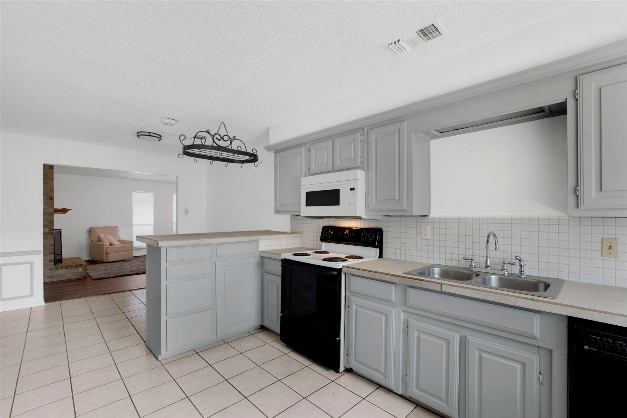 Sachse, Texas, 75048, United States, 6 Bedrooms Bedrooms, ,4 BathroomsBathrooms,Residential,For Sale,1805527