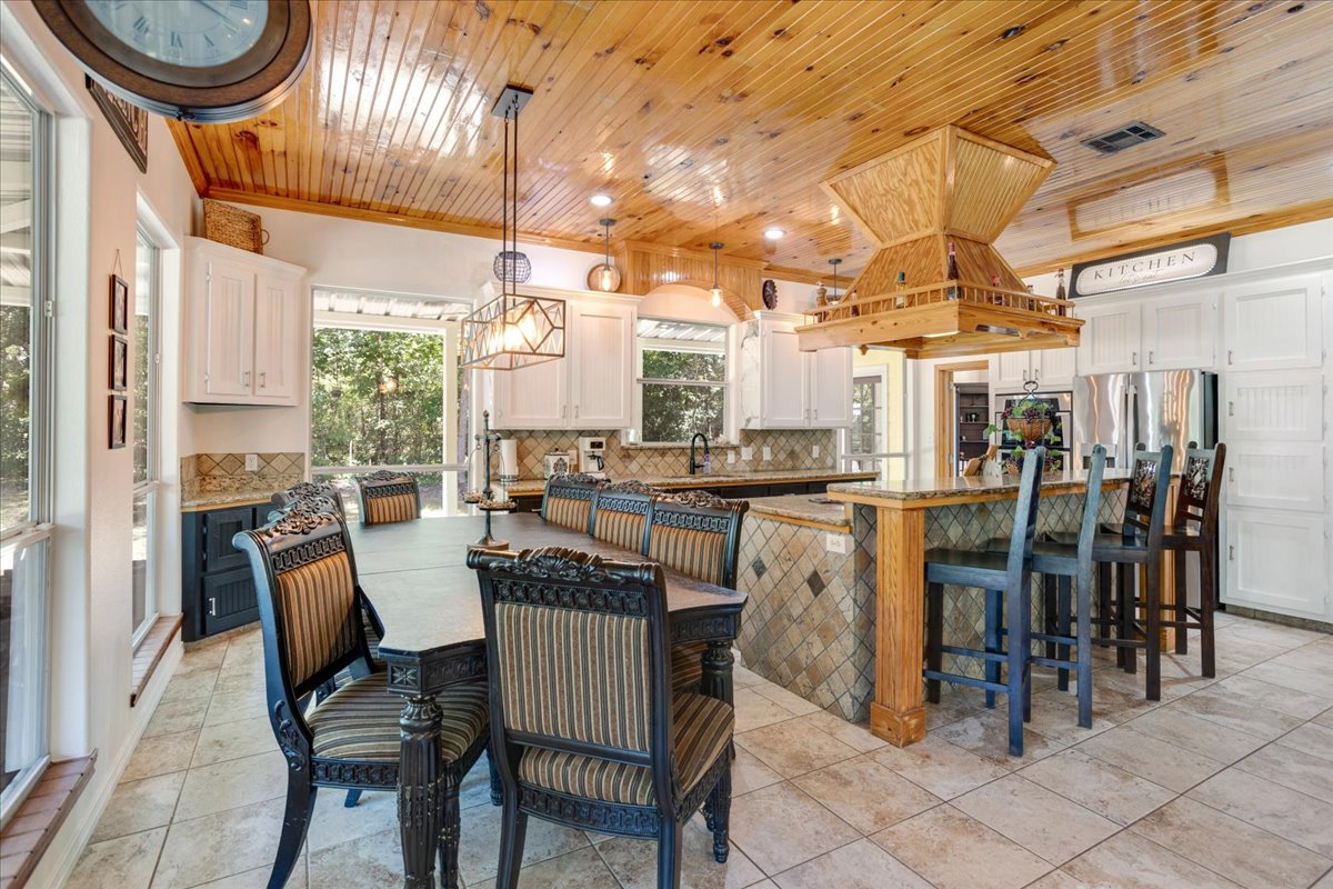 Bonham, Texas, 75418, United States, 6 Bedrooms Bedrooms, ,3 BathroomsBathrooms,Residential,For Sale,1983606