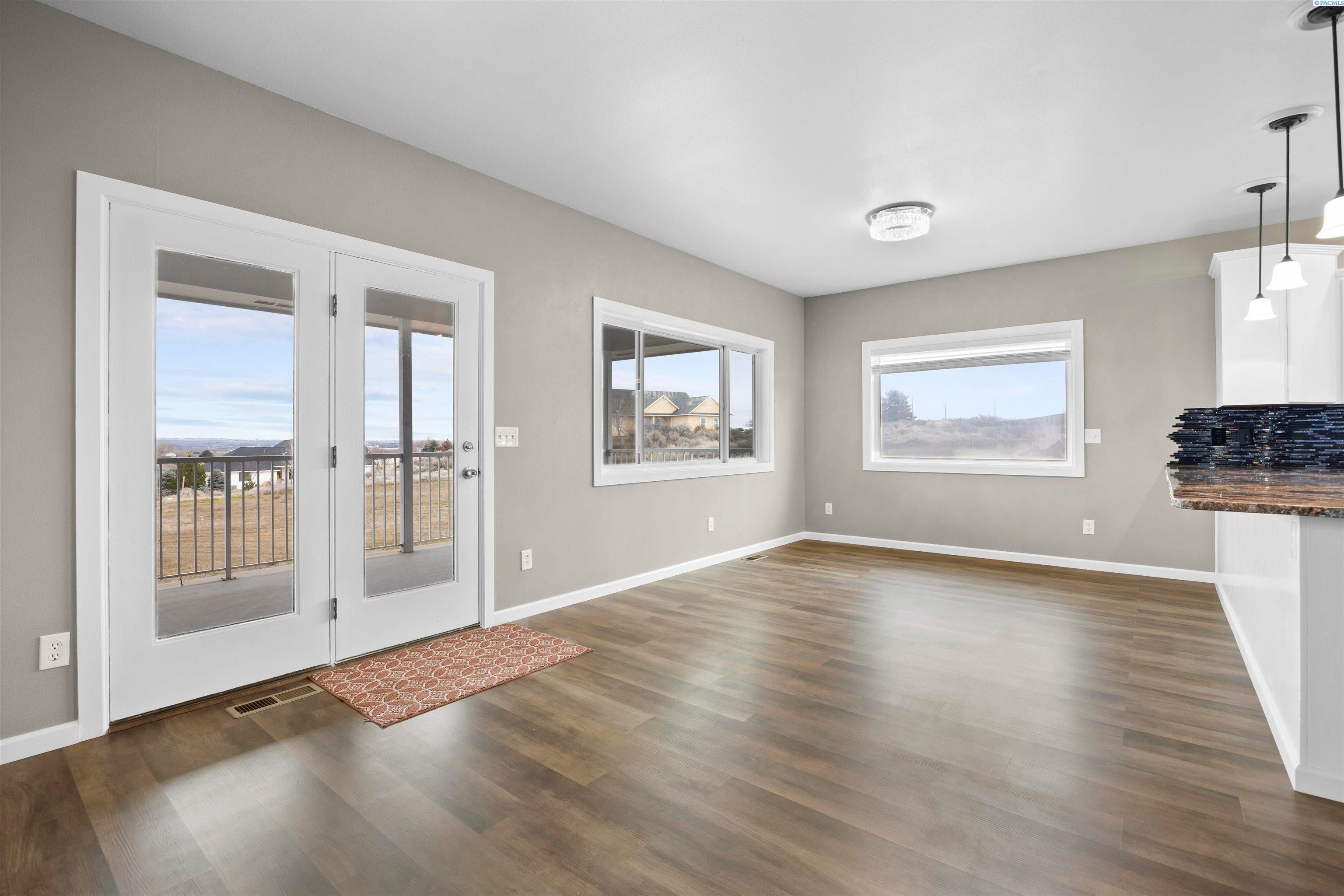 West Richland, Washington, 99353, United States, 5 Bedrooms Bedrooms, ,3 BathroomsBathrooms,Residential,For Sale,2020893