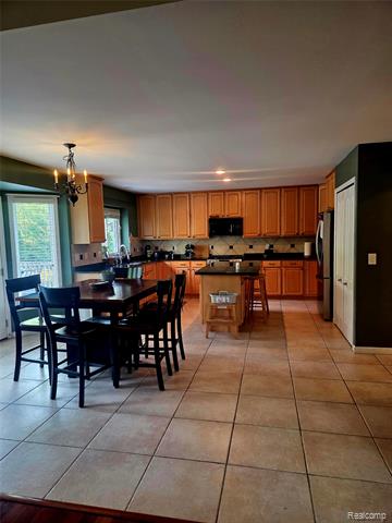Howell Twp, Michigan, 48843, United States, 4 Bedrooms Bedrooms, ,4 BathroomsBathrooms,Residential,For Sale,2048626