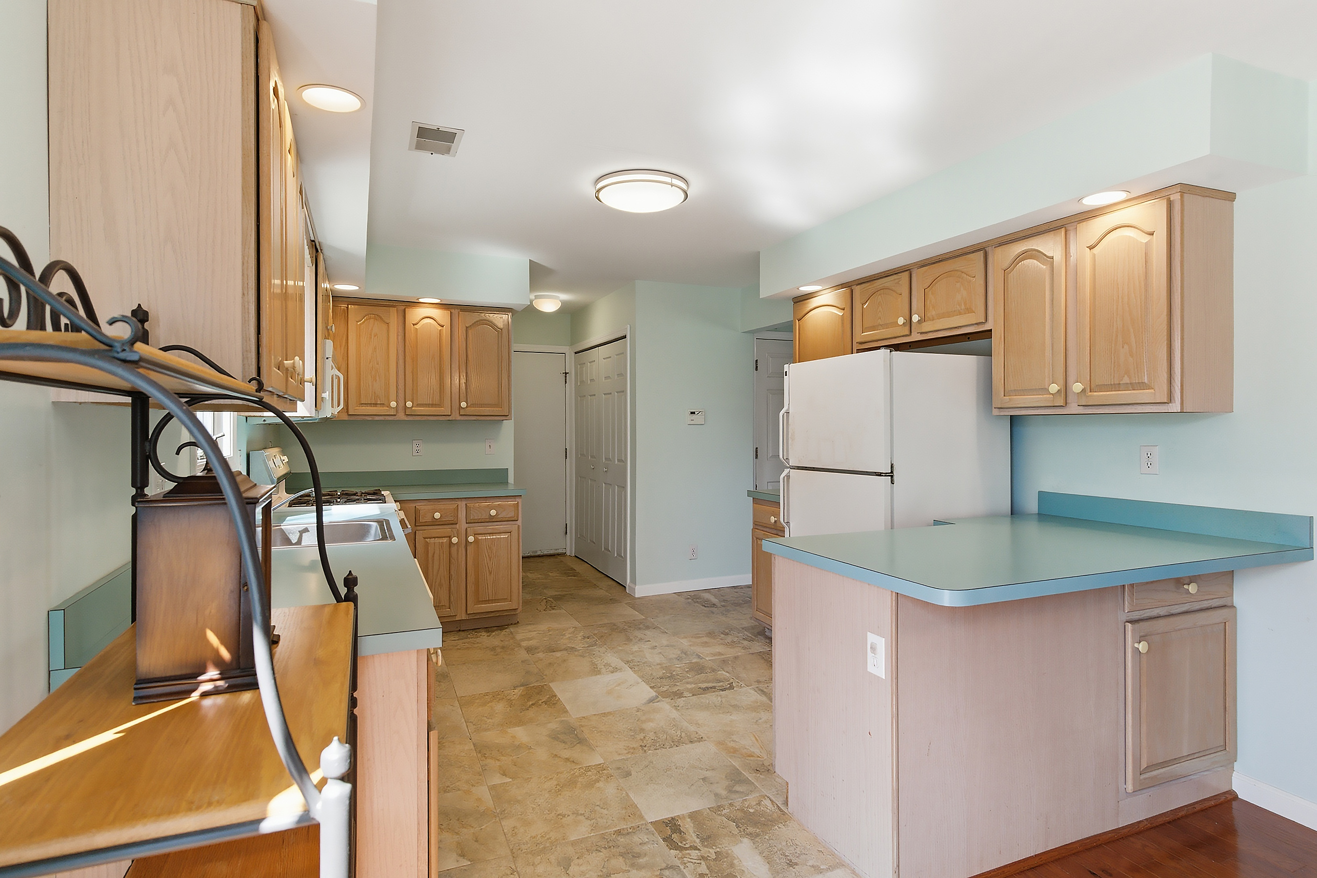  Spacious Shore Colonial in Bay Head Pointe - 物件實景