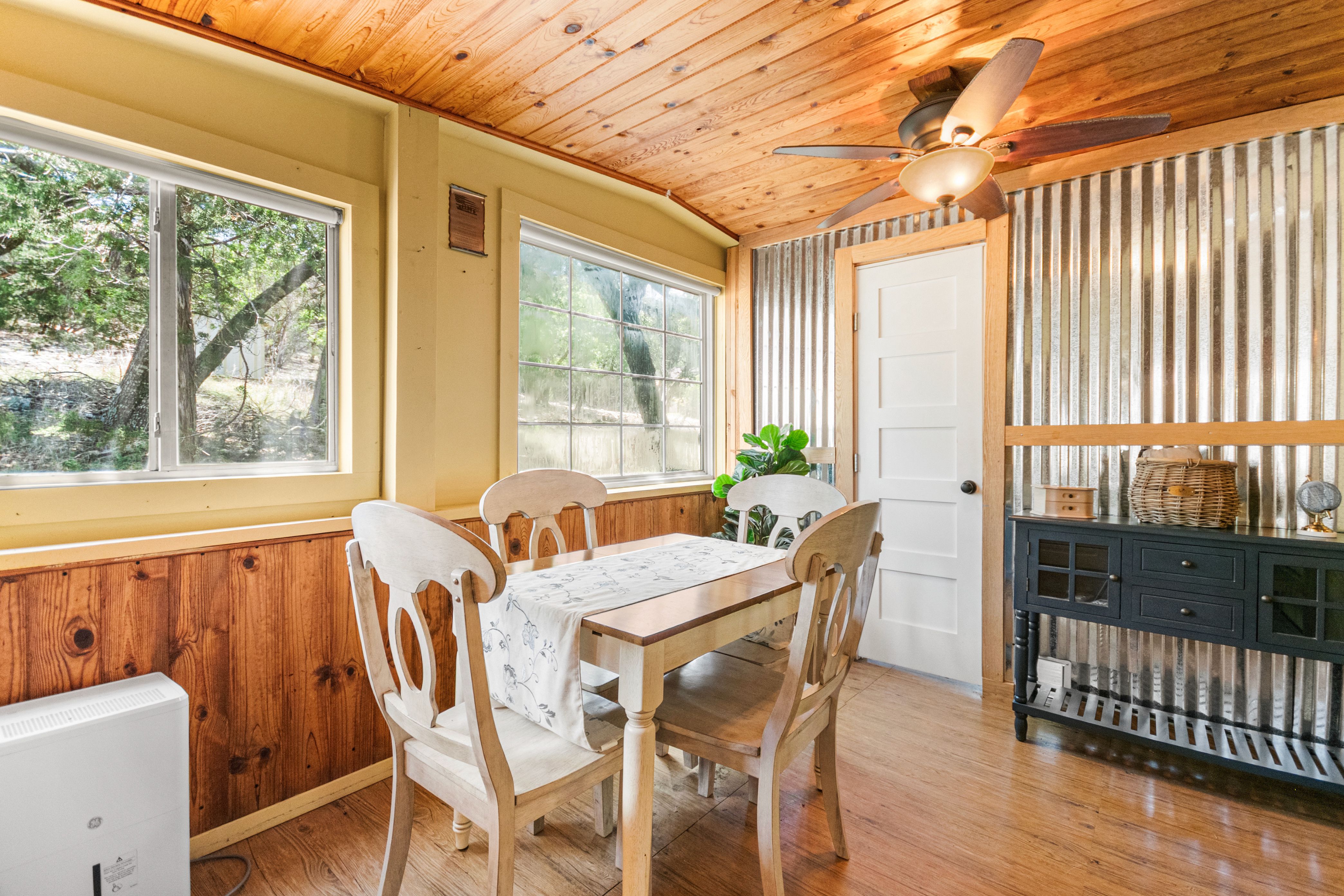  Rustic Charm, Modern Comfort, and Functional Country Living - 物件實景