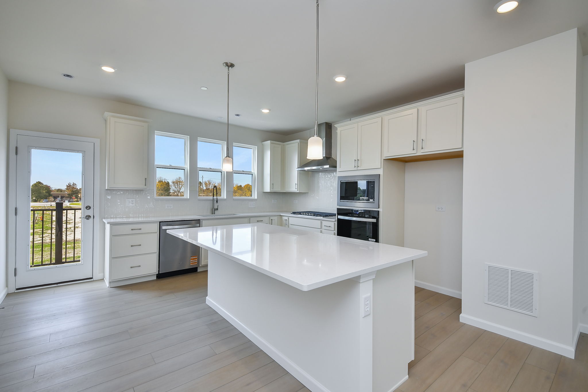  An Enclave of Only 65 New Construction Homes in the Heart of Naperville - 物件實景