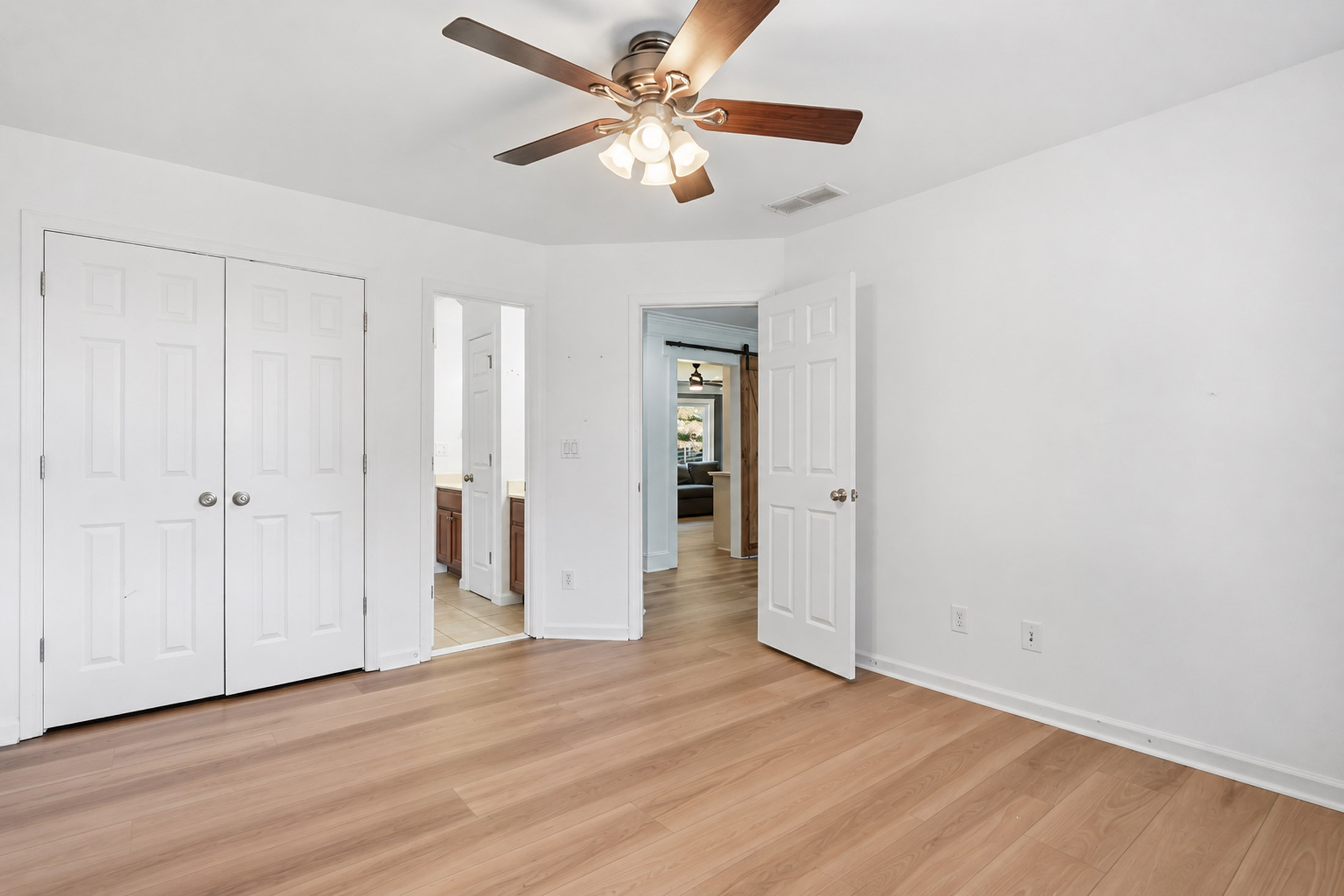  Beautifully Appointed Home in Sought-After Woodmont - 物件實景