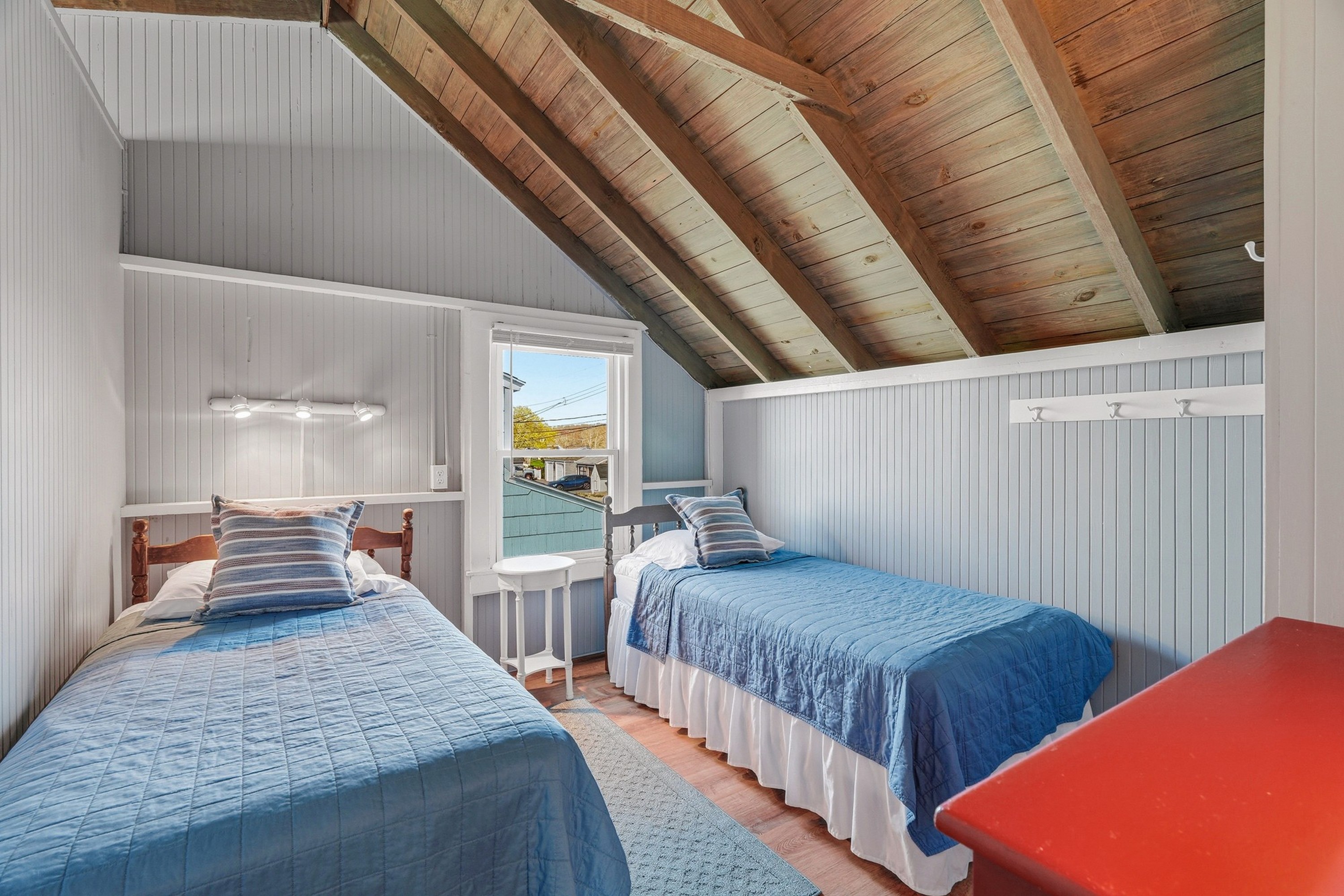  Charming Direct Waterfront Beach Cottage at Hawk