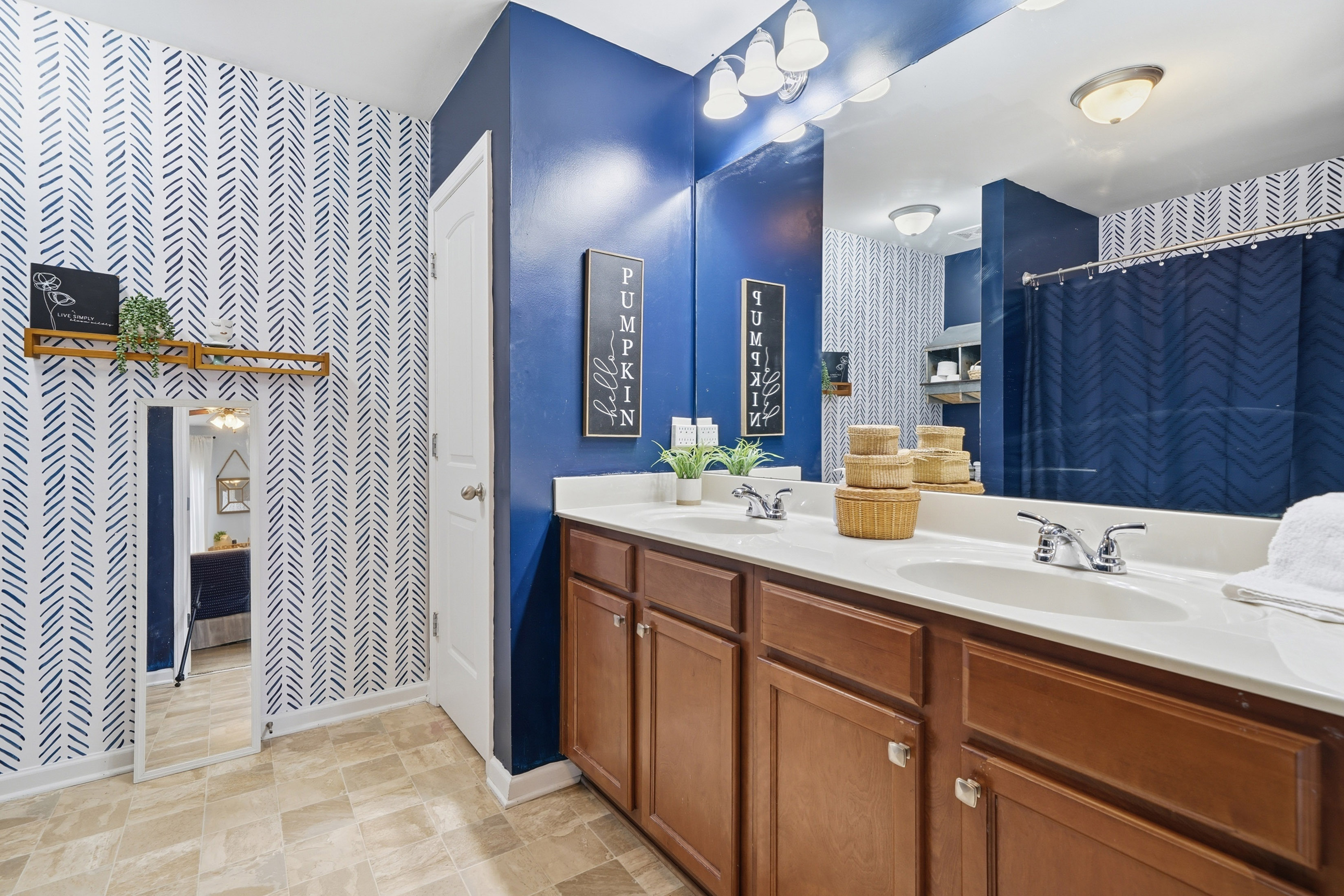  Charming End-Unit Townhome at the End of a Peaceful Cul-de-Sac - 物件實景