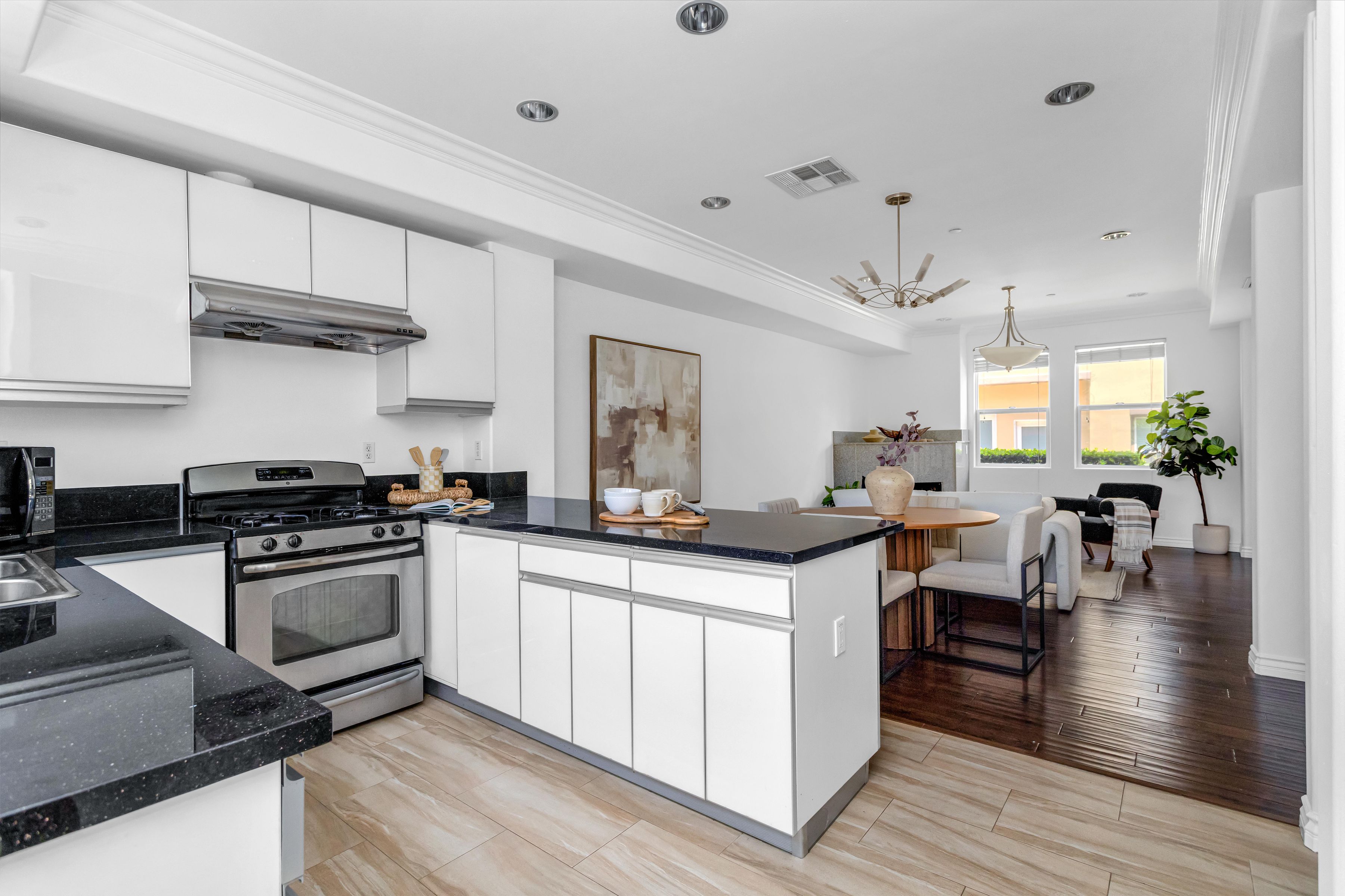  Modern Pasadena Townhome with Private 2-Car Garage - 物件實景