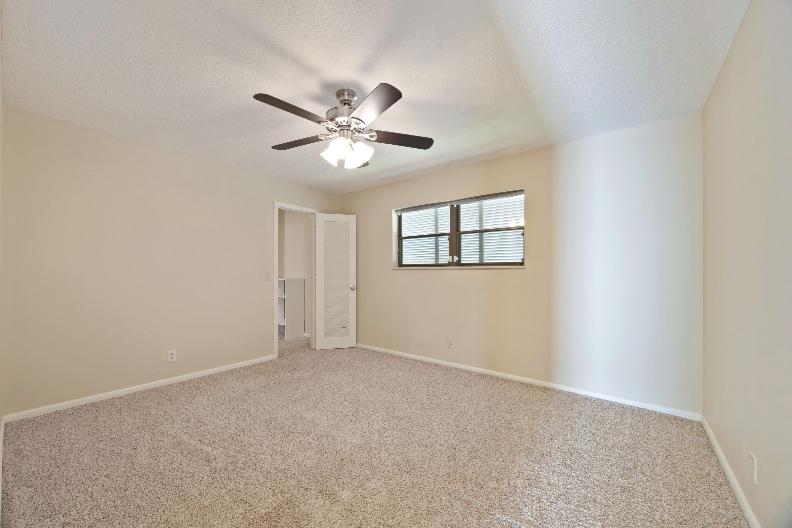 Lake Worth, Florida, 33462, United States, 3 Bedrooms Bedrooms, ,2 BathroomsBathrooms,Residential,For Sale,1966496