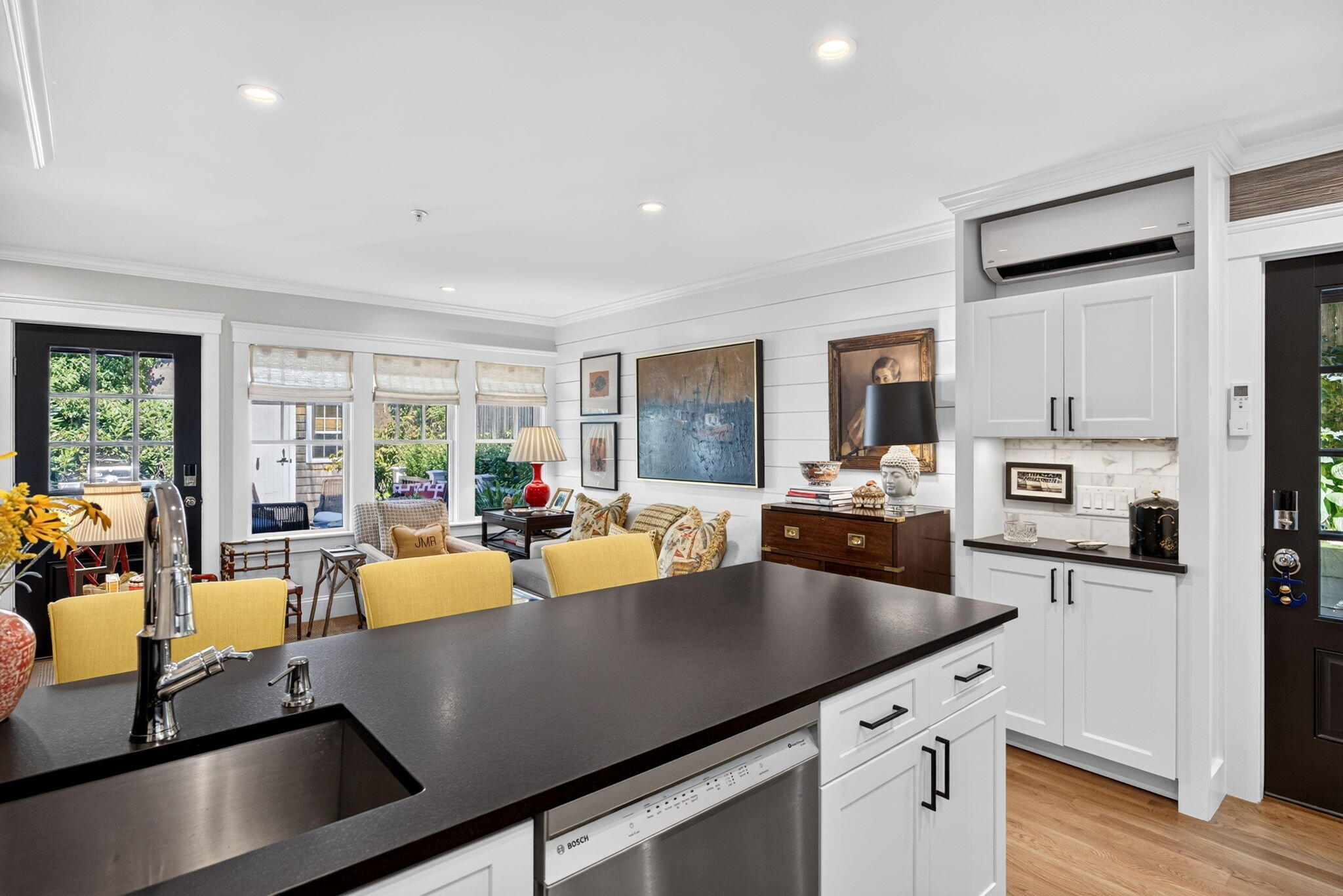  Designer Finishes, Private Yard & Deeded Parking - 物件實景