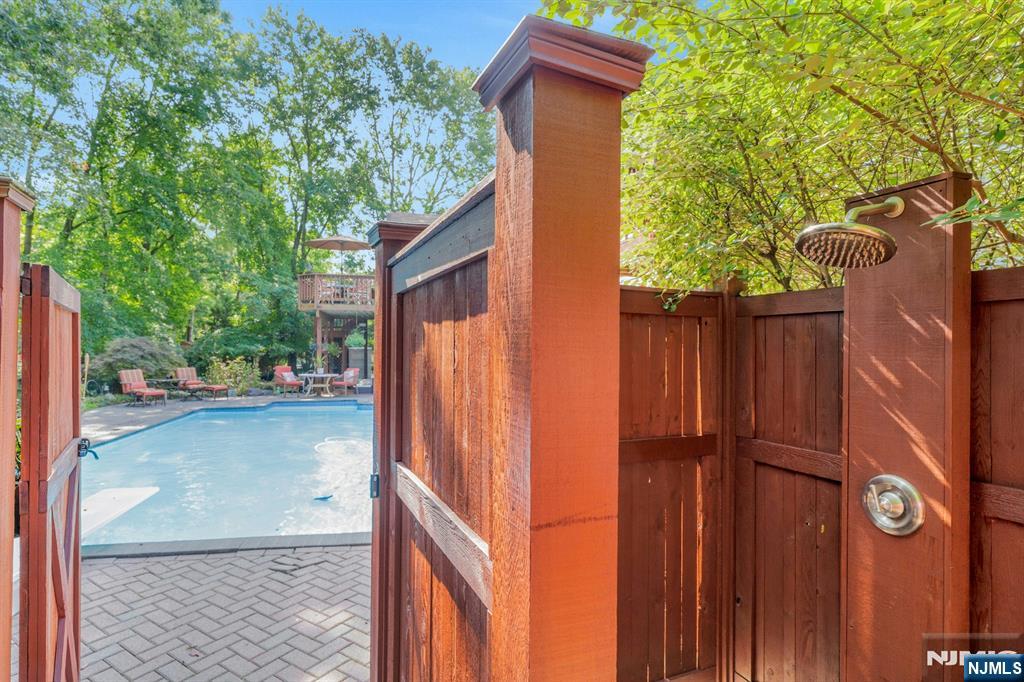 Montvale, New Jersey, 07645, United States, 6 Bedrooms Bedrooms, ,4 BathroomsBathrooms,Residential,For Sale,1950973