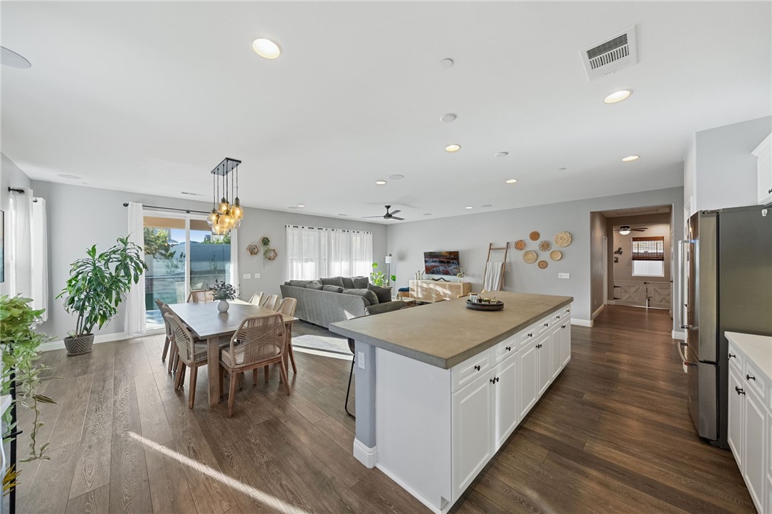 Murrieta, California, 92563, United States, 3 Bedrooms Bedrooms, ,2 BathroomsBathrooms,Residential,For Sale,1987315