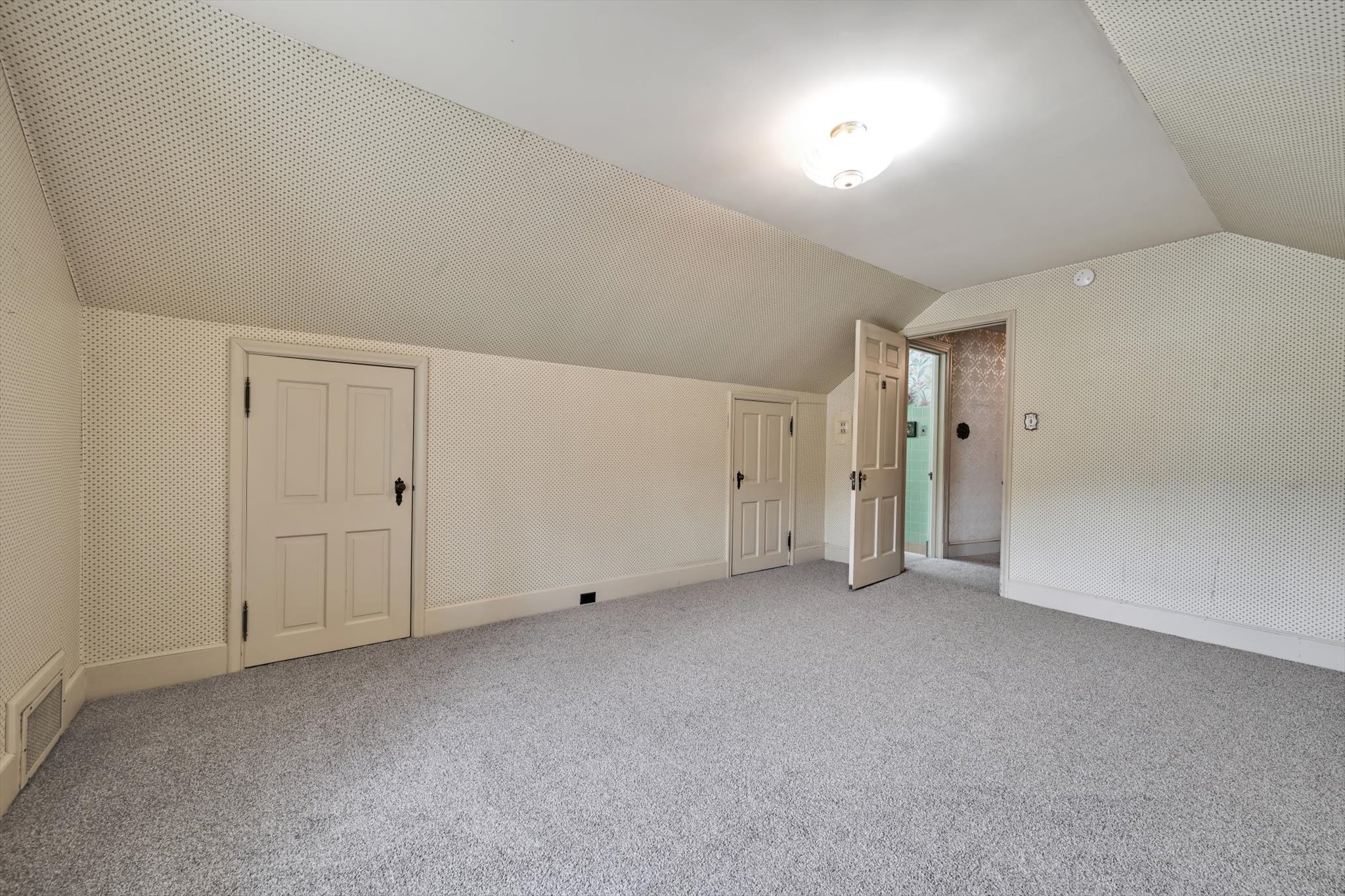 Reading, Pennsylvania, 19607, United States, 6 Bedrooms Bedrooms, ,3 BathroomsBathrooms,Residential,For Sale,2008158