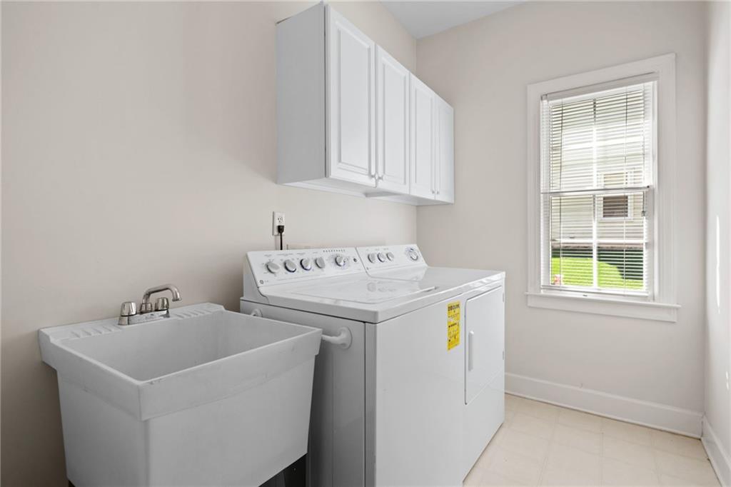 Roswell, Georgia, 30075, United States, 4 Bedrooms Bedrooms, ,3 BathroomsBathrooms,Residential,For Sale,1986078