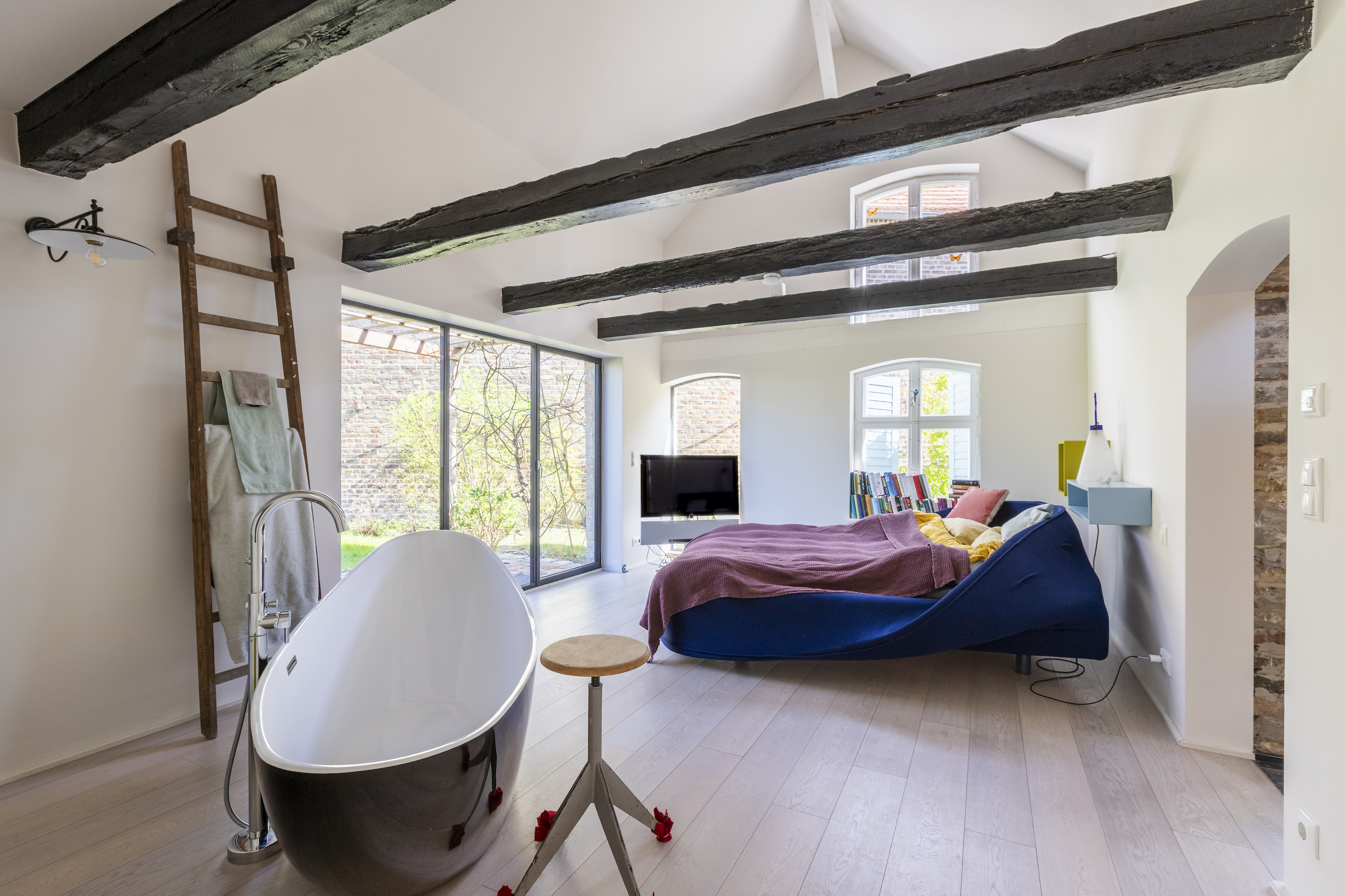  Historical School Reimagined – Exceptional Living with Architectural Depth - 物件實景