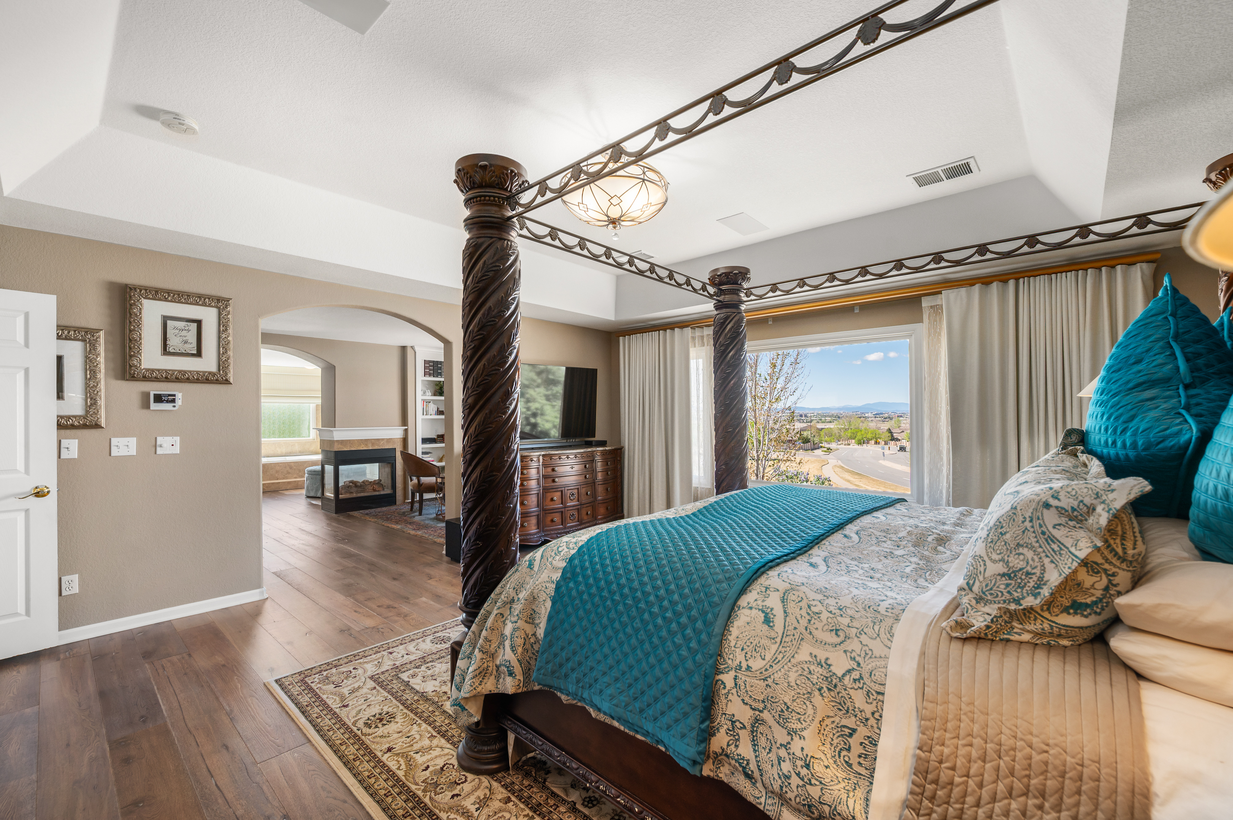  Luxury And Elegance Greet You At Every Turn In This Beautiful Home - 物件實景