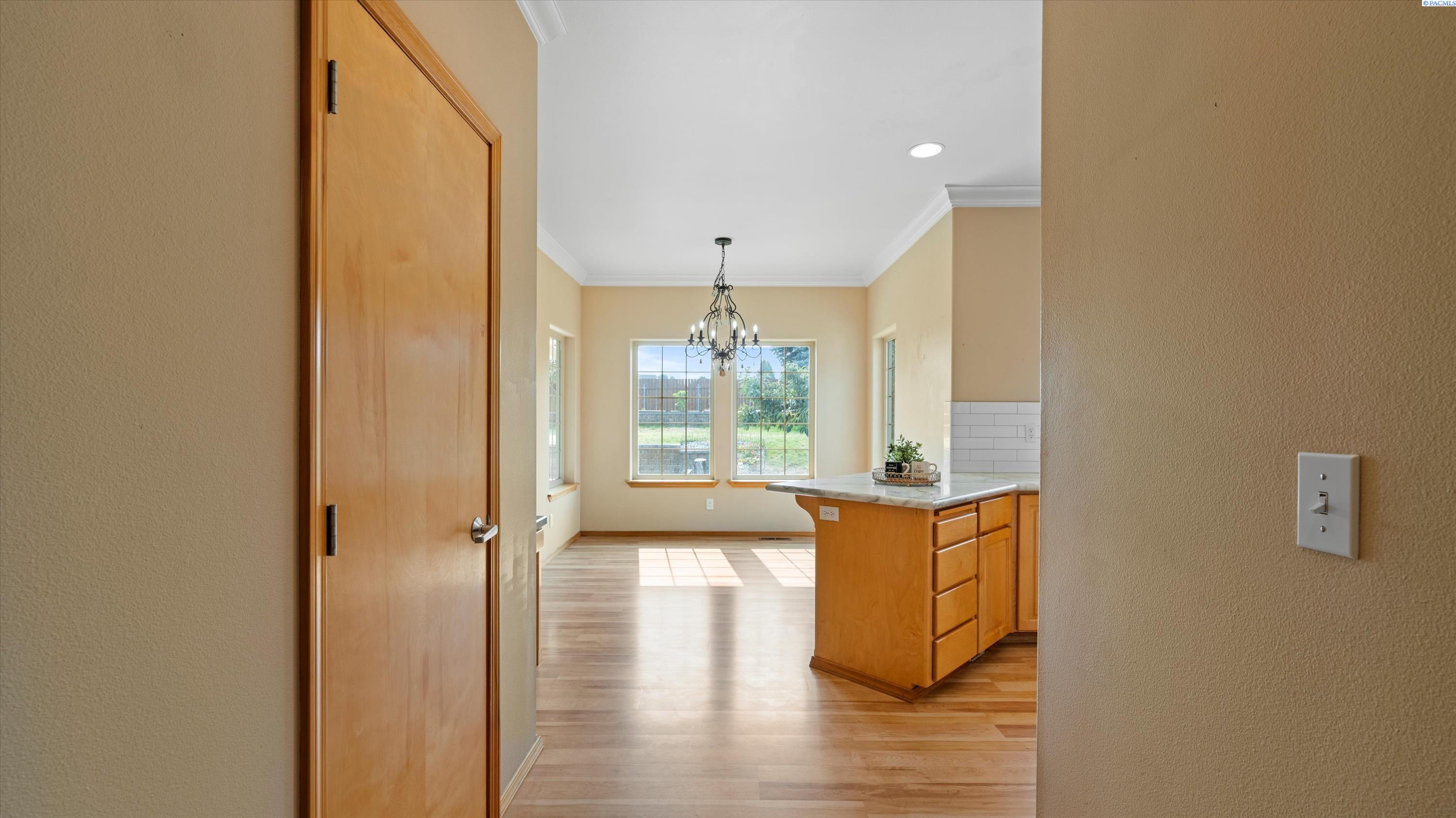 Richland, Washington, 99352, United States, 4 Bedrooms Bedrooms, ,3 BathroomsBathrooms,Residential,For Sale,1940830