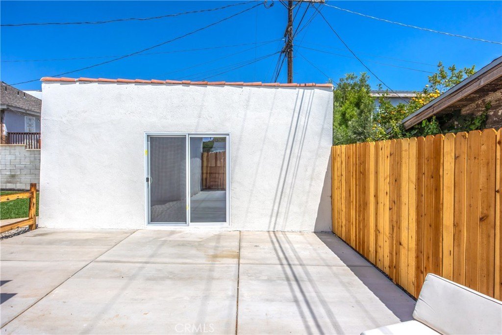 Los Angeles, California, 90043, United States, 3 Bedrooms Bedrooms, ,2 BathroomsBathrooms,Residential,For Sale,1986157