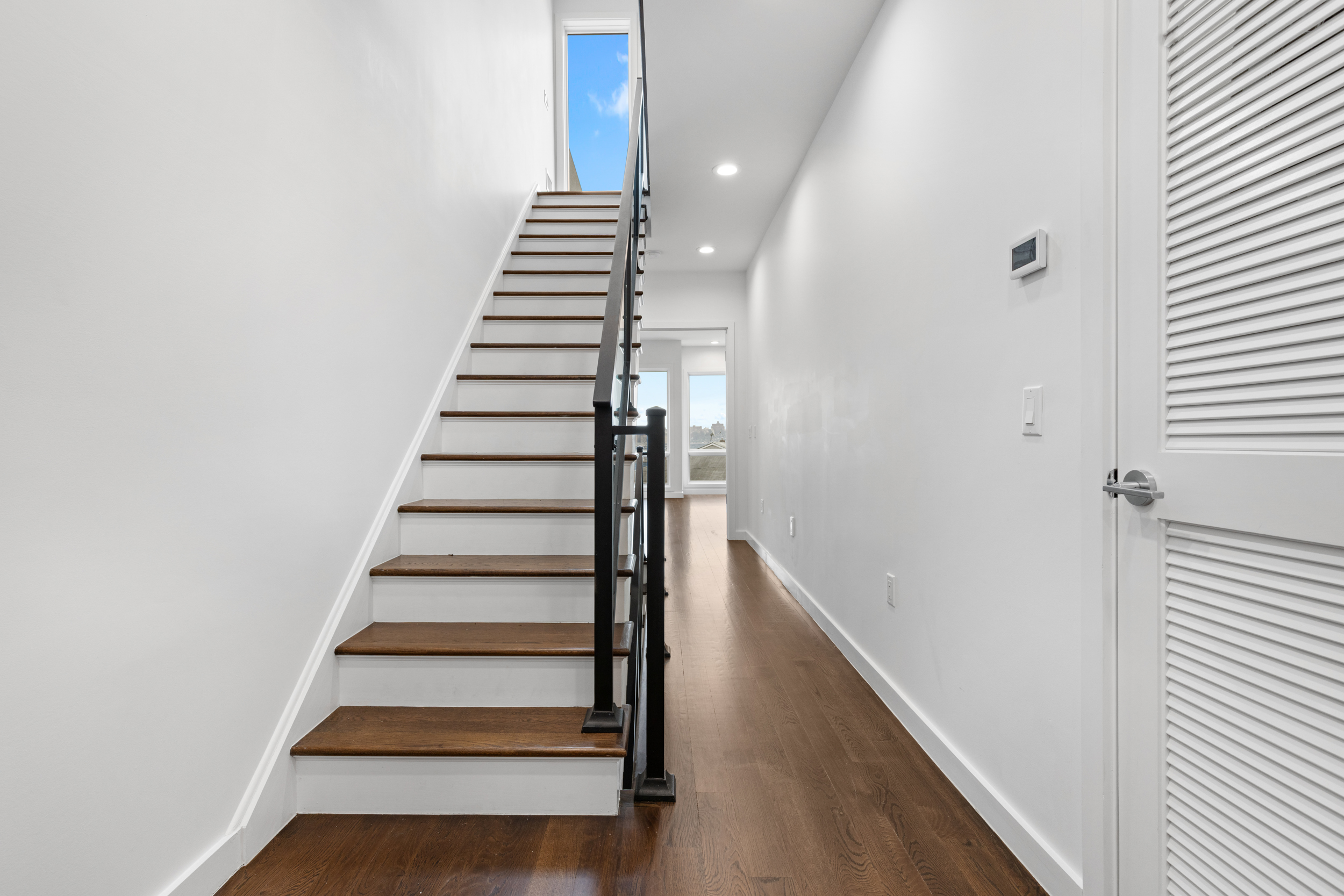  712 Undercliff Avenue, Edgewater, NJ, 07020 - 物件實景